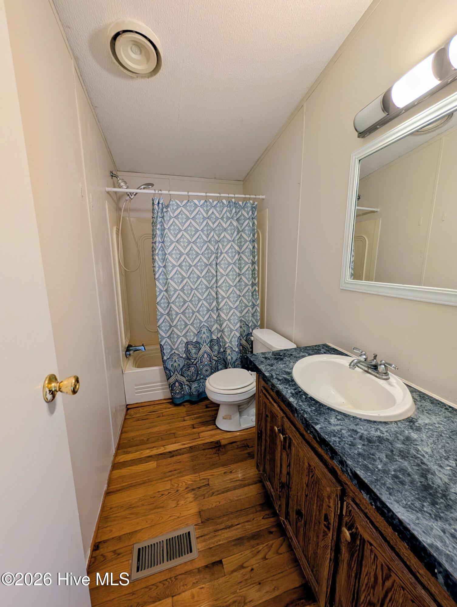 100560578 | Photo 12