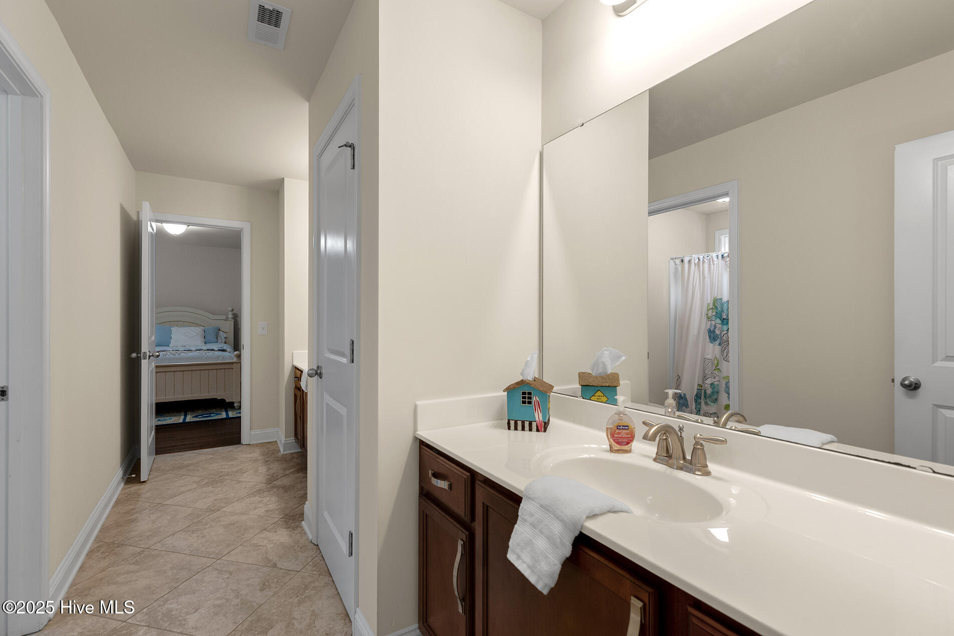 100531047 | Photo 44