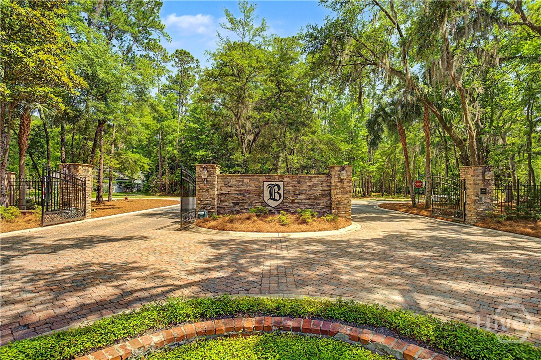 Berrie Bluffs Entry Gate Steve Casey Homes Kimi Pelletier Engel Volkers