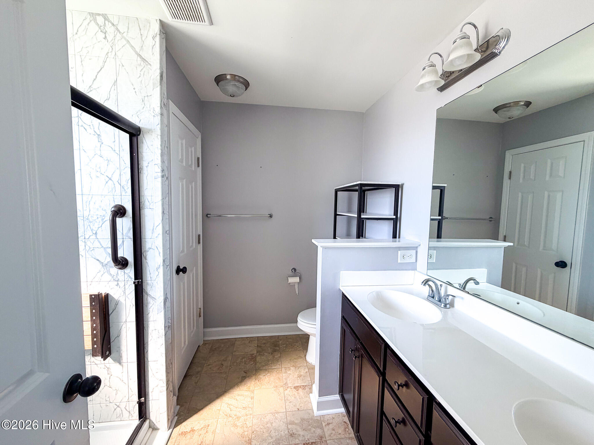 100568057 | Photo 16