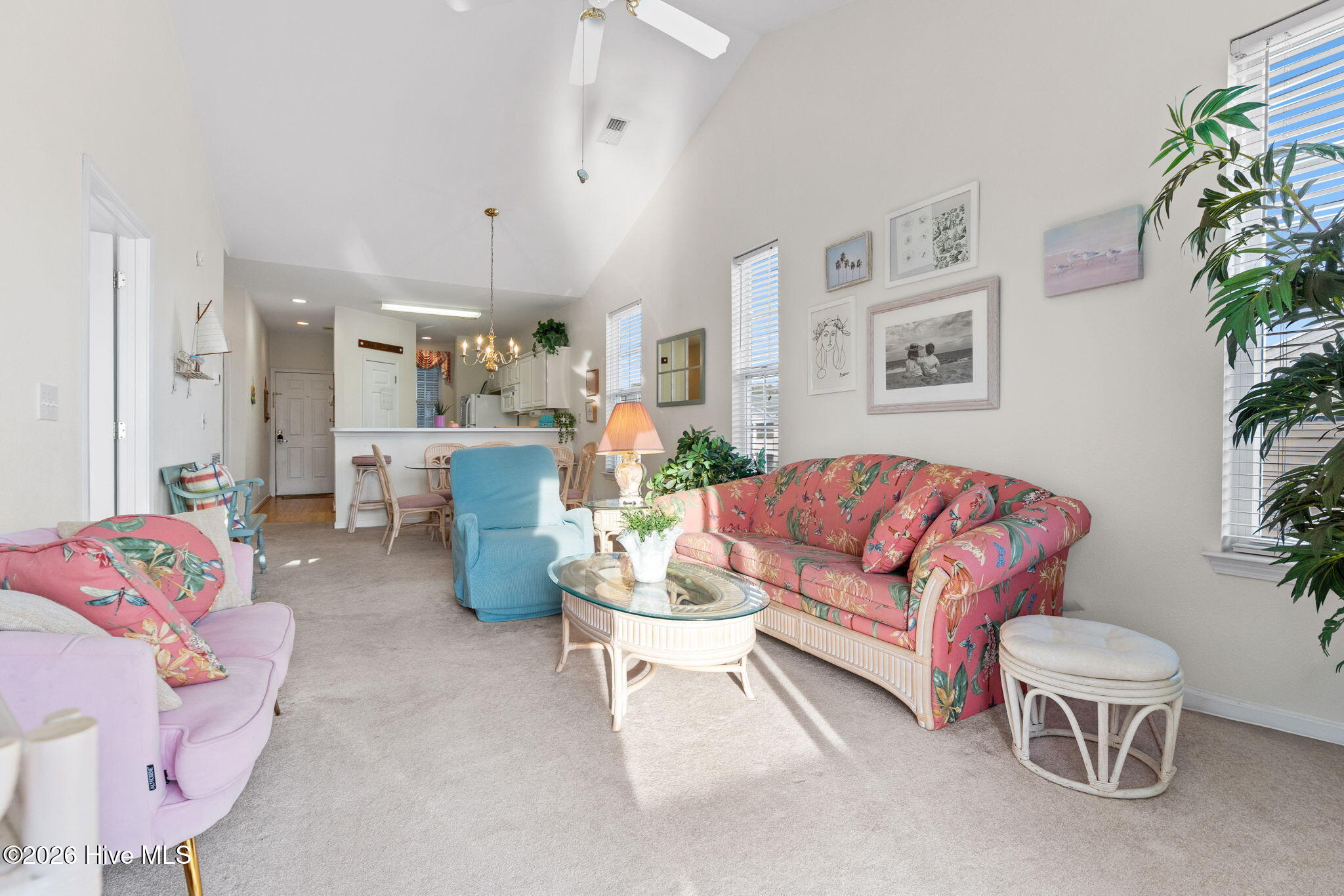 100553900 | Photo 12