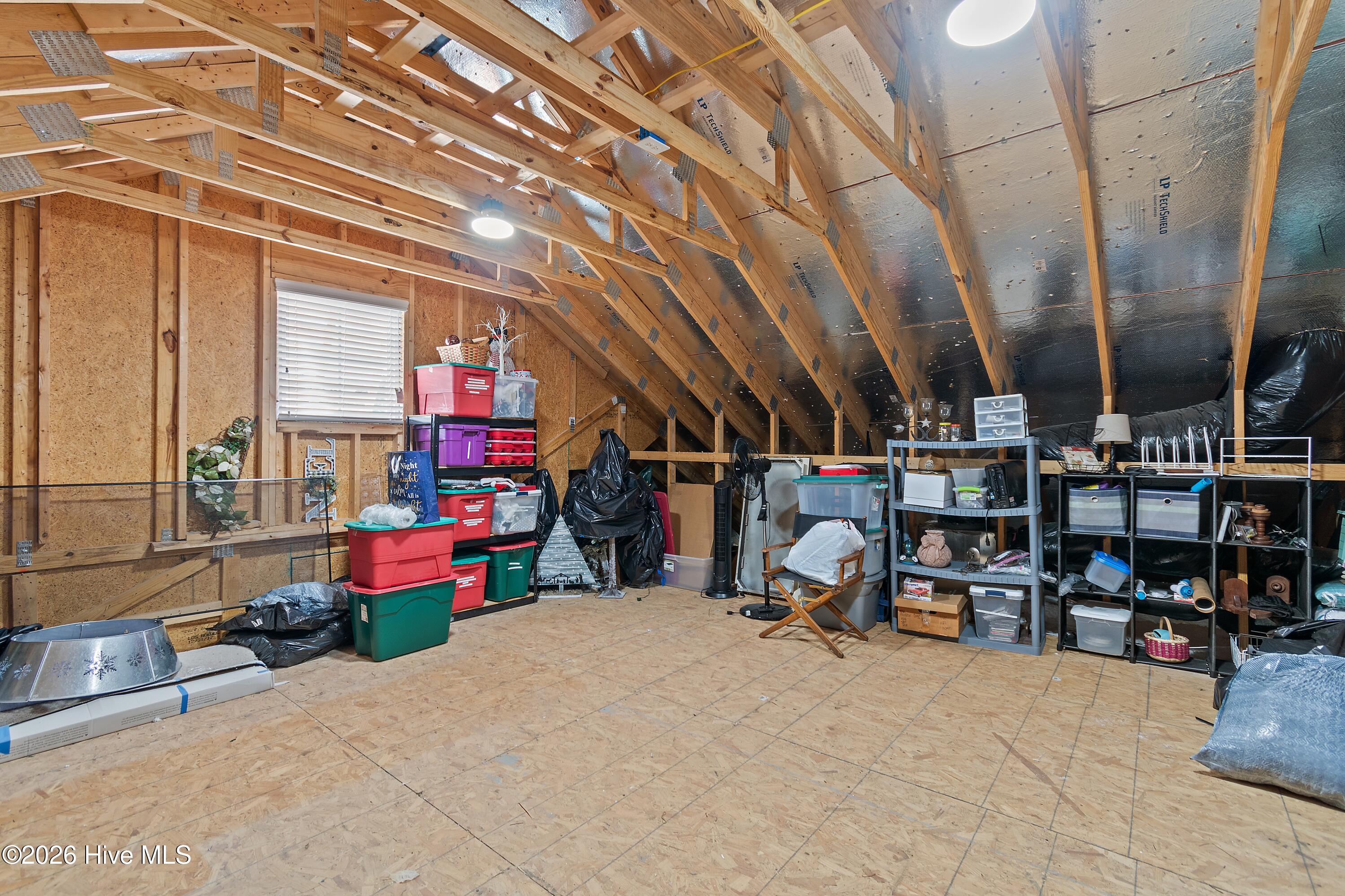 100561282 | Photo 48