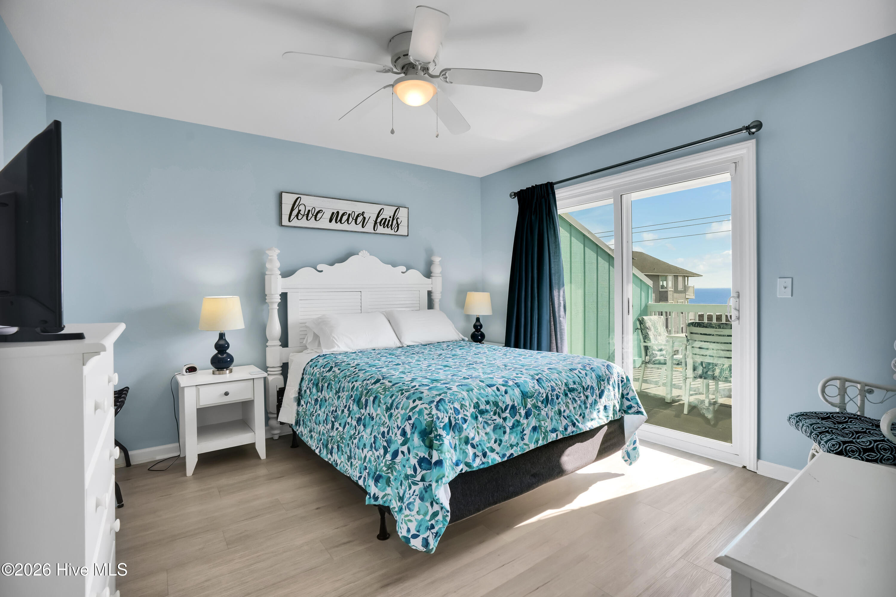 100570328 | Photo 25