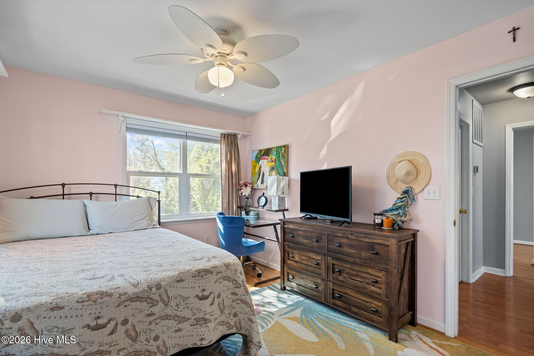 100561498 | Photo 25