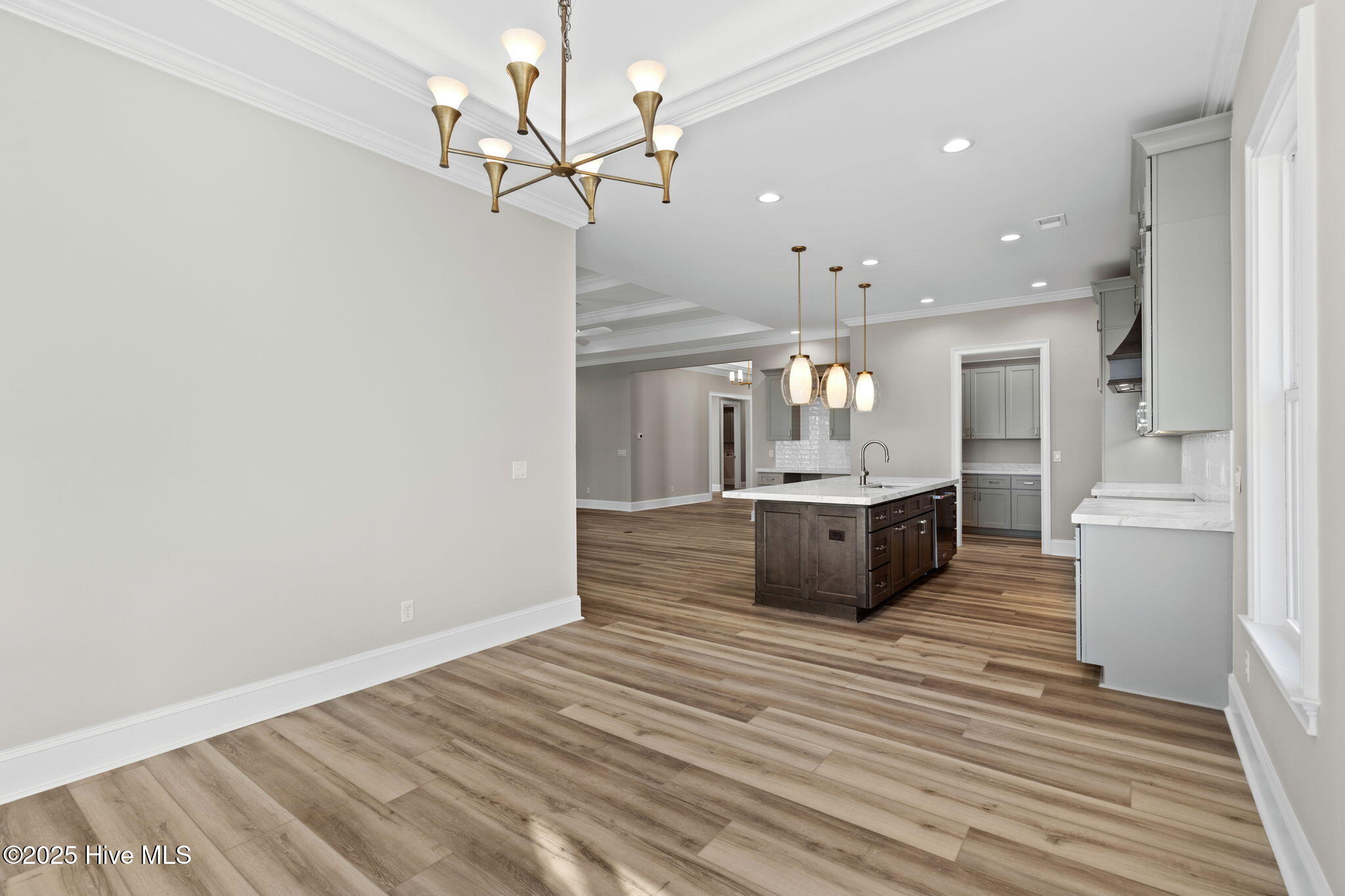 100525114 | Photo 18