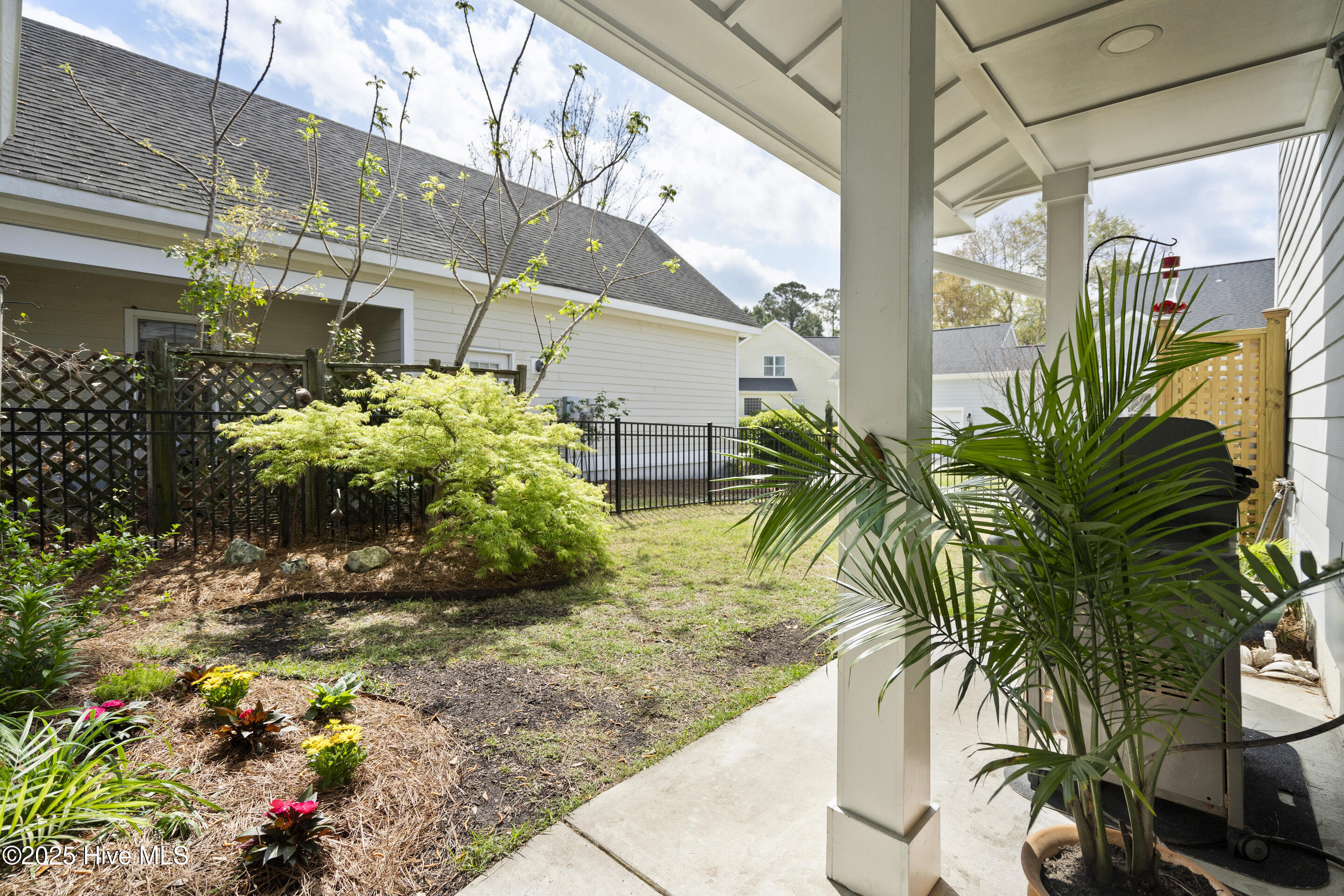 100545789 | Photo 40