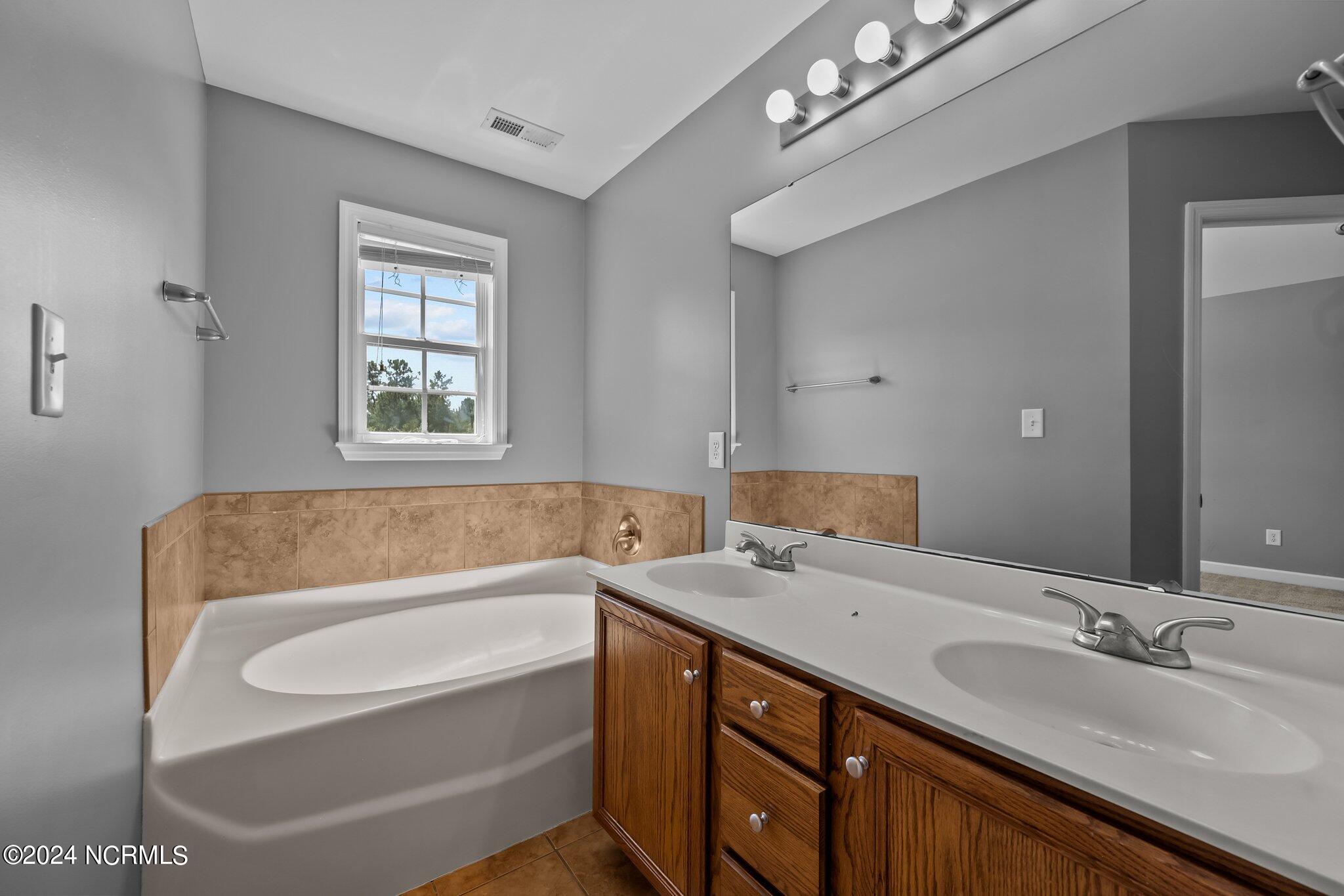 210 Wedgefield Circle,Maple Hill