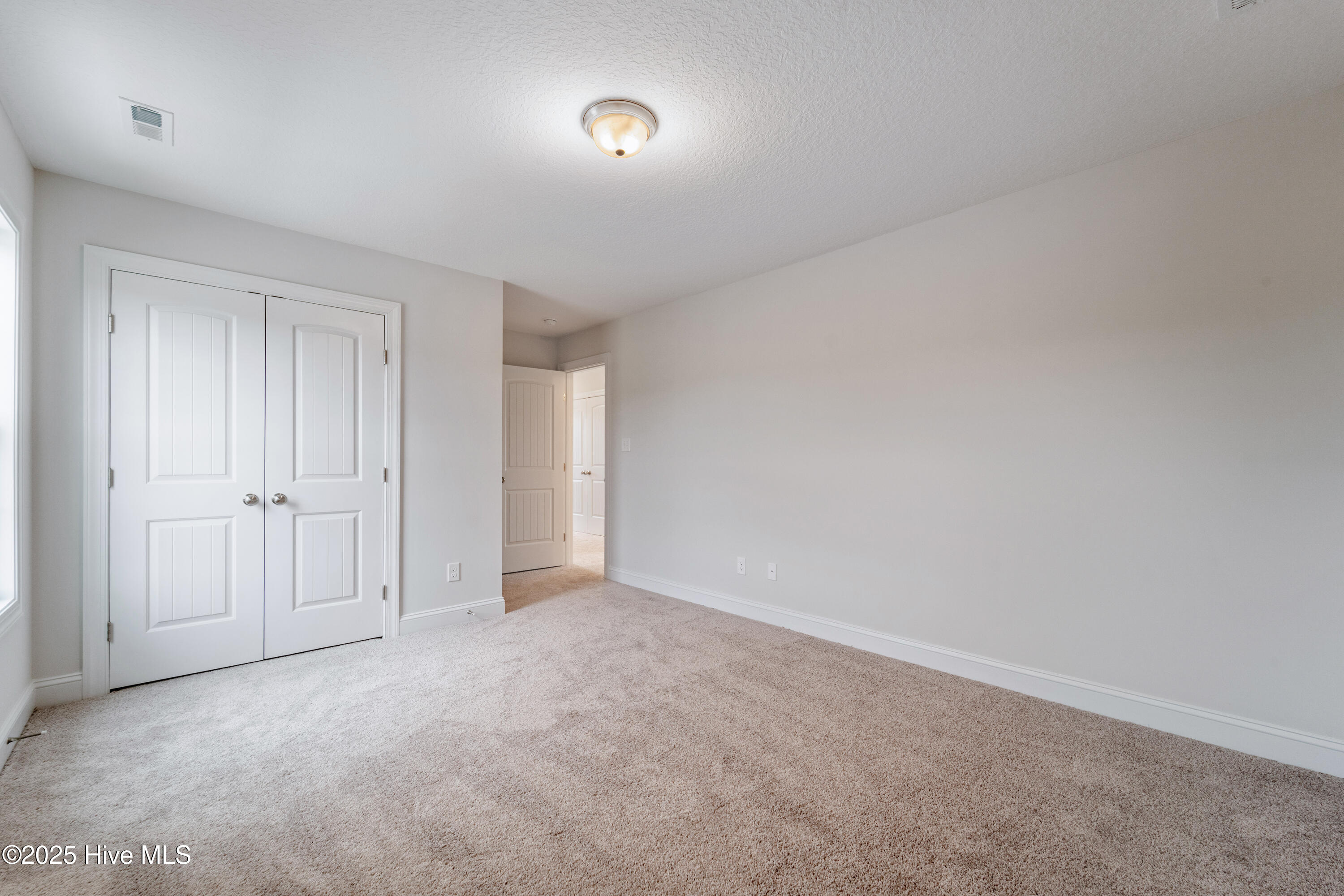 100502938 | Photo 28