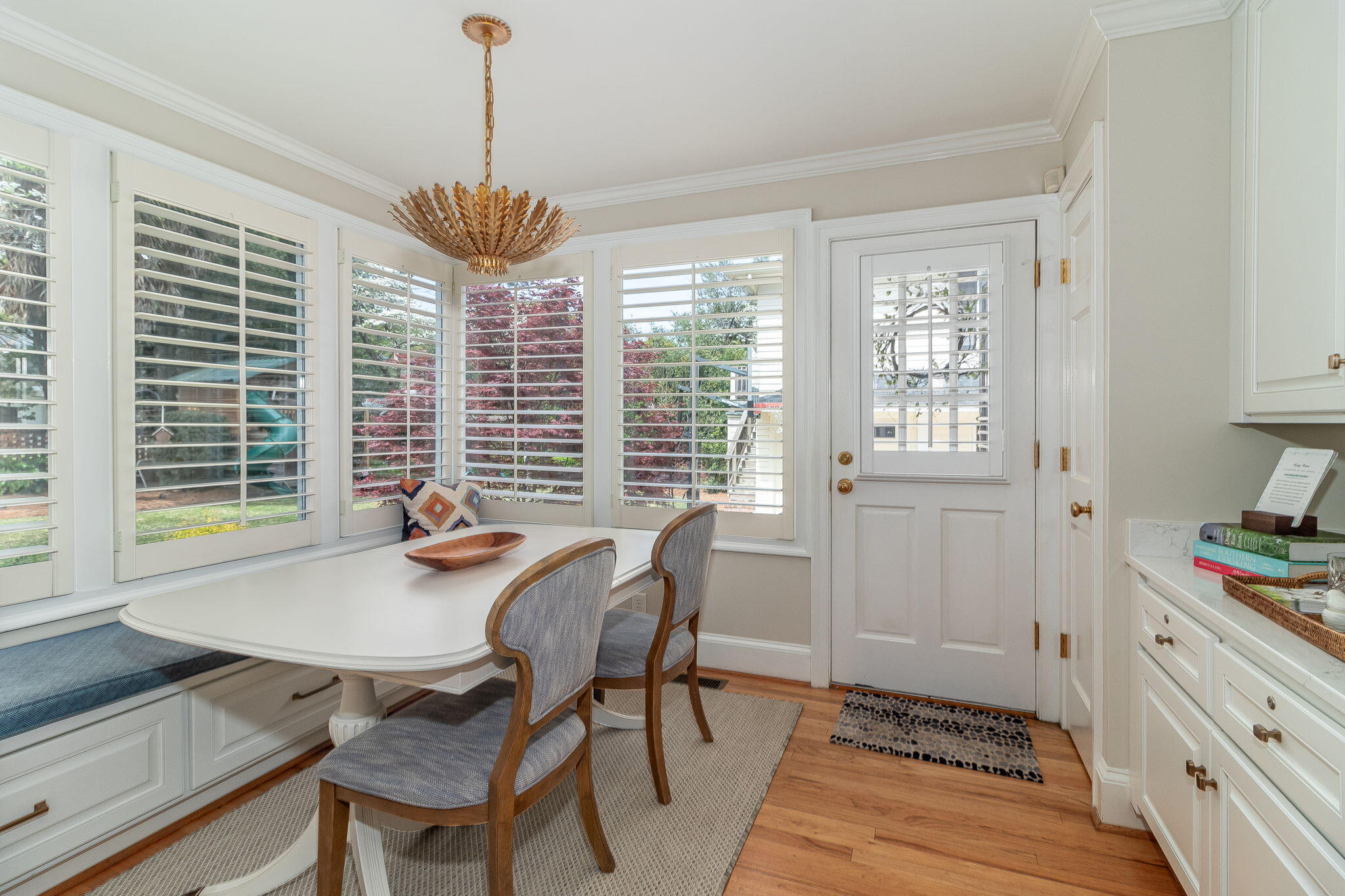 33-web-or-mls-2421 WALTON WAY ©--21