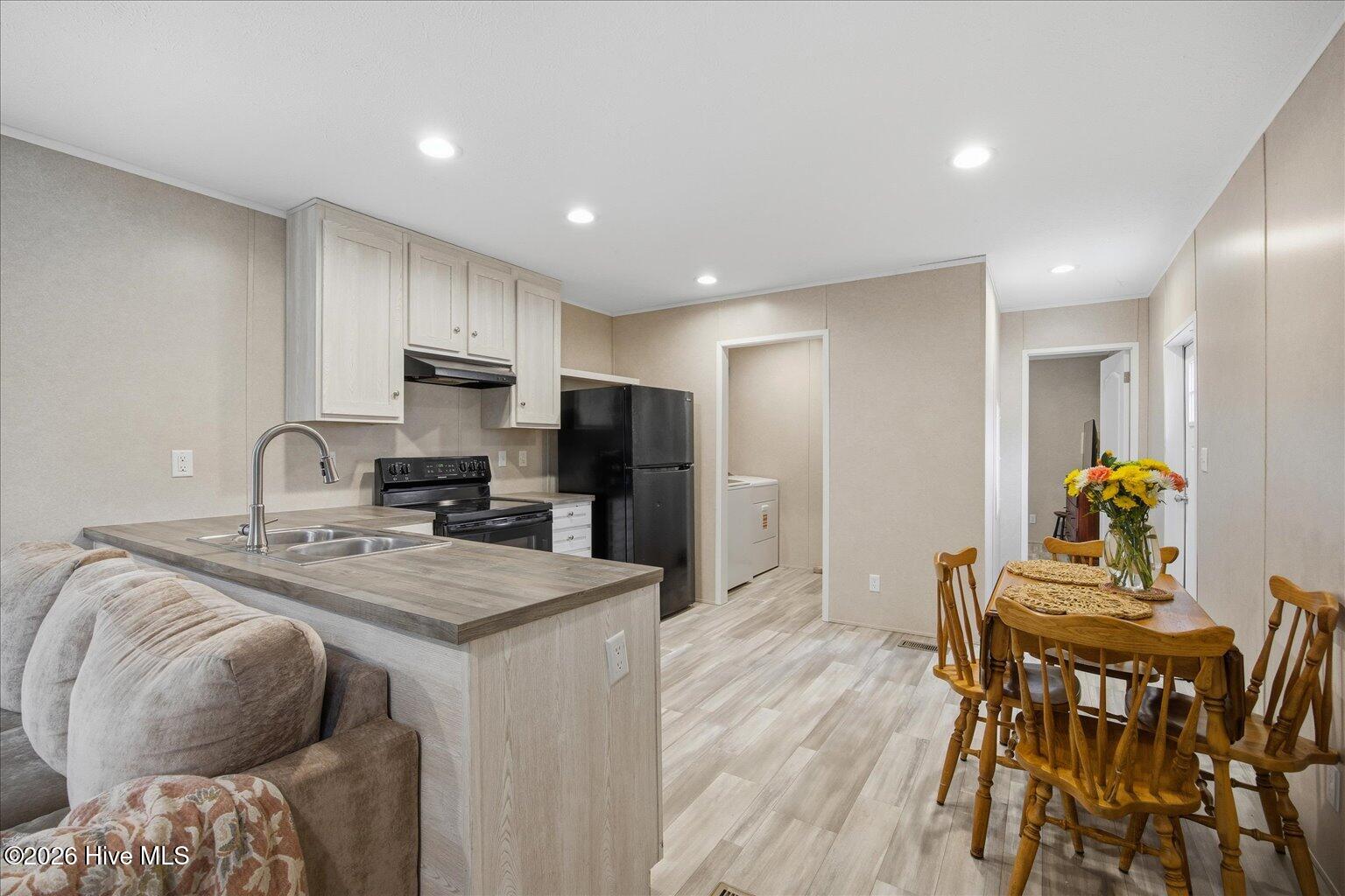 100549337 | Photo 10