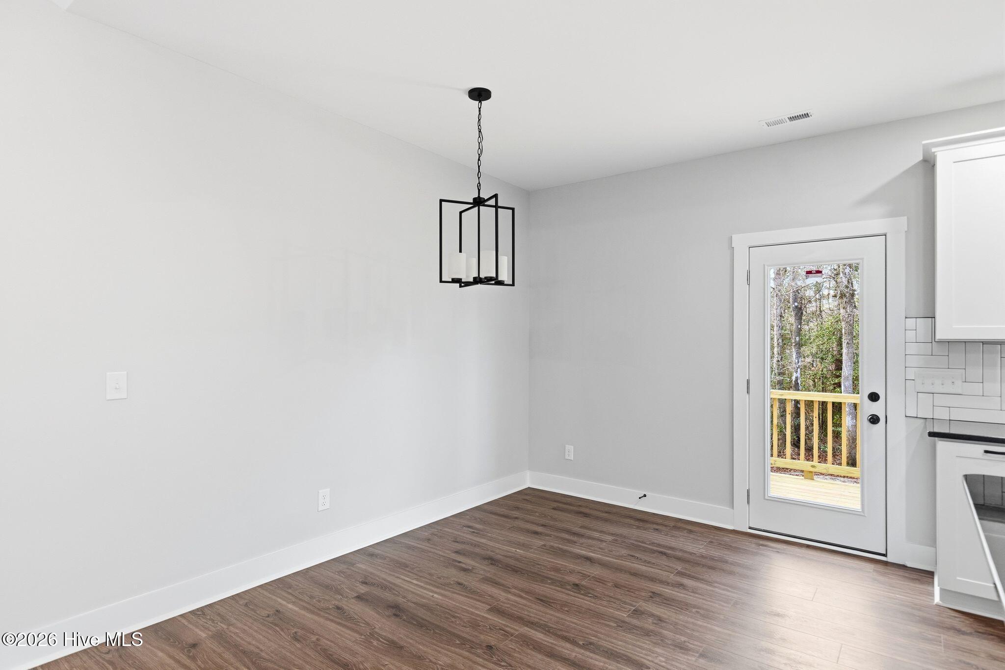 100559286 | Photo 12