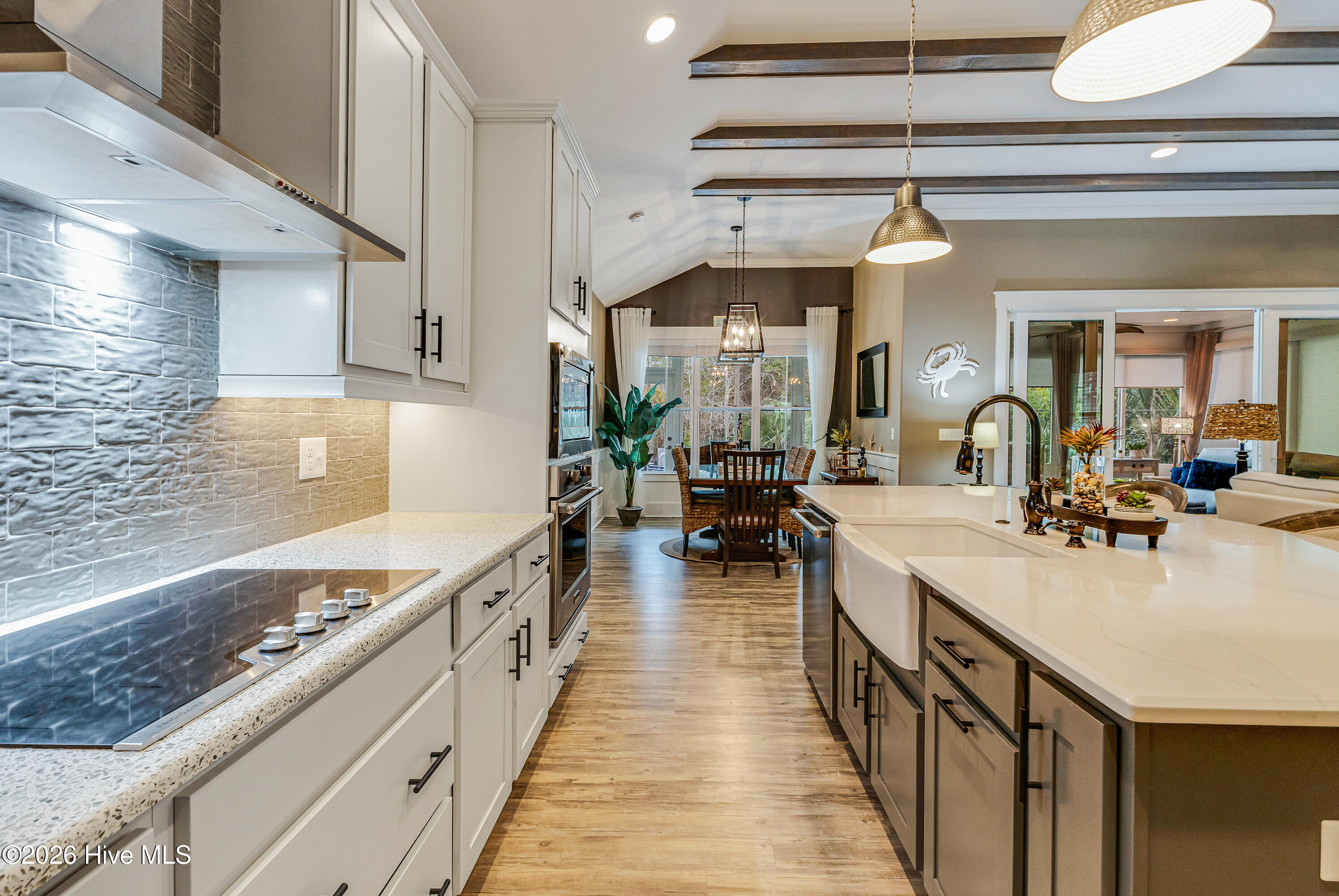 100551306 | Photo 15