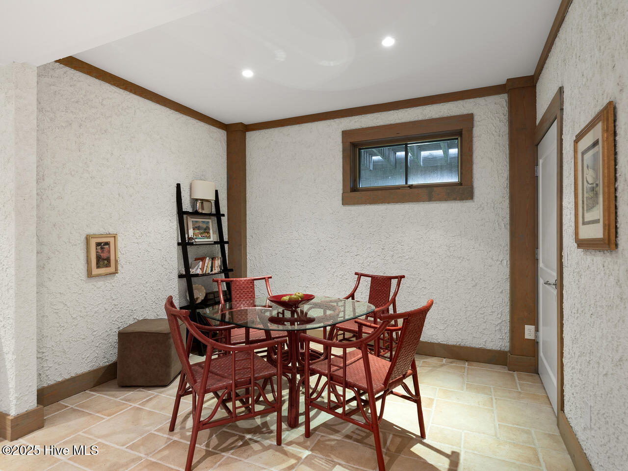 100526080 | Photo 47