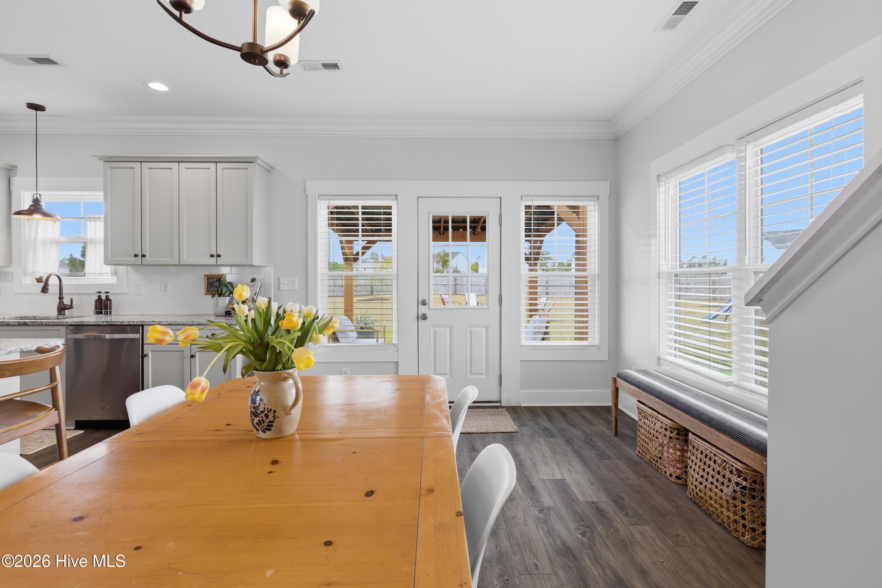 100562643 | Photo 22