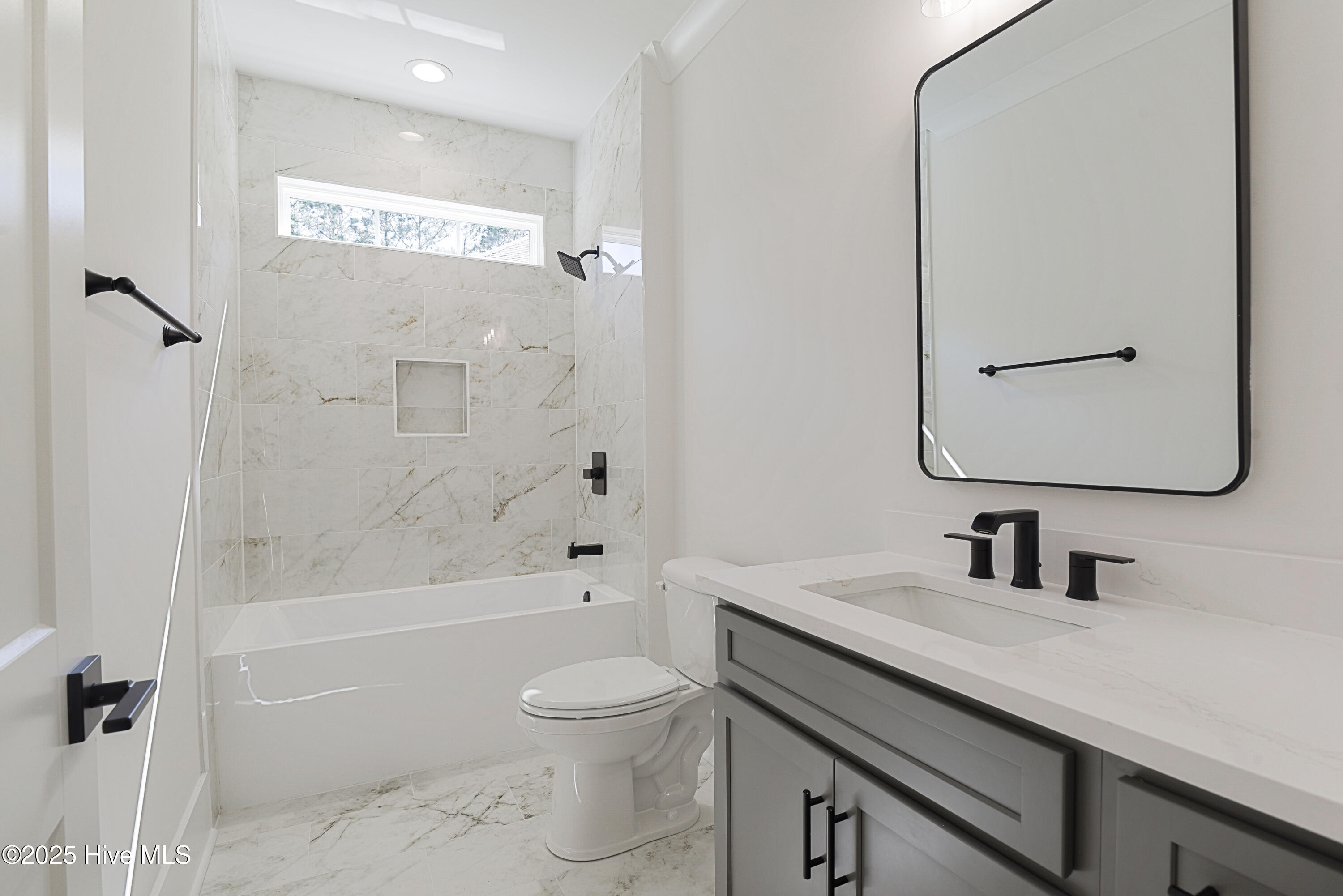 100541947 | Photo 12