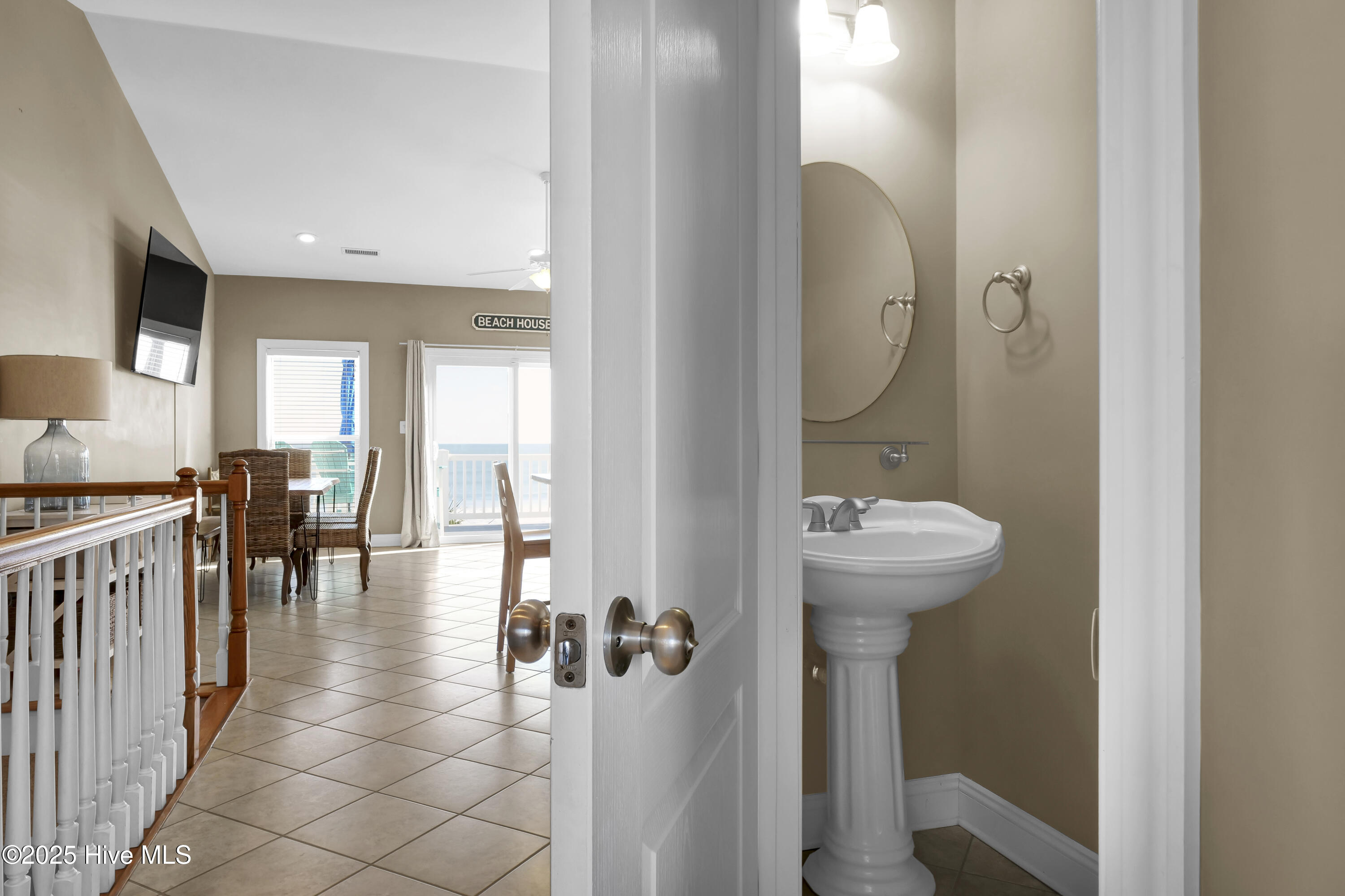 100535272 | Photo 41