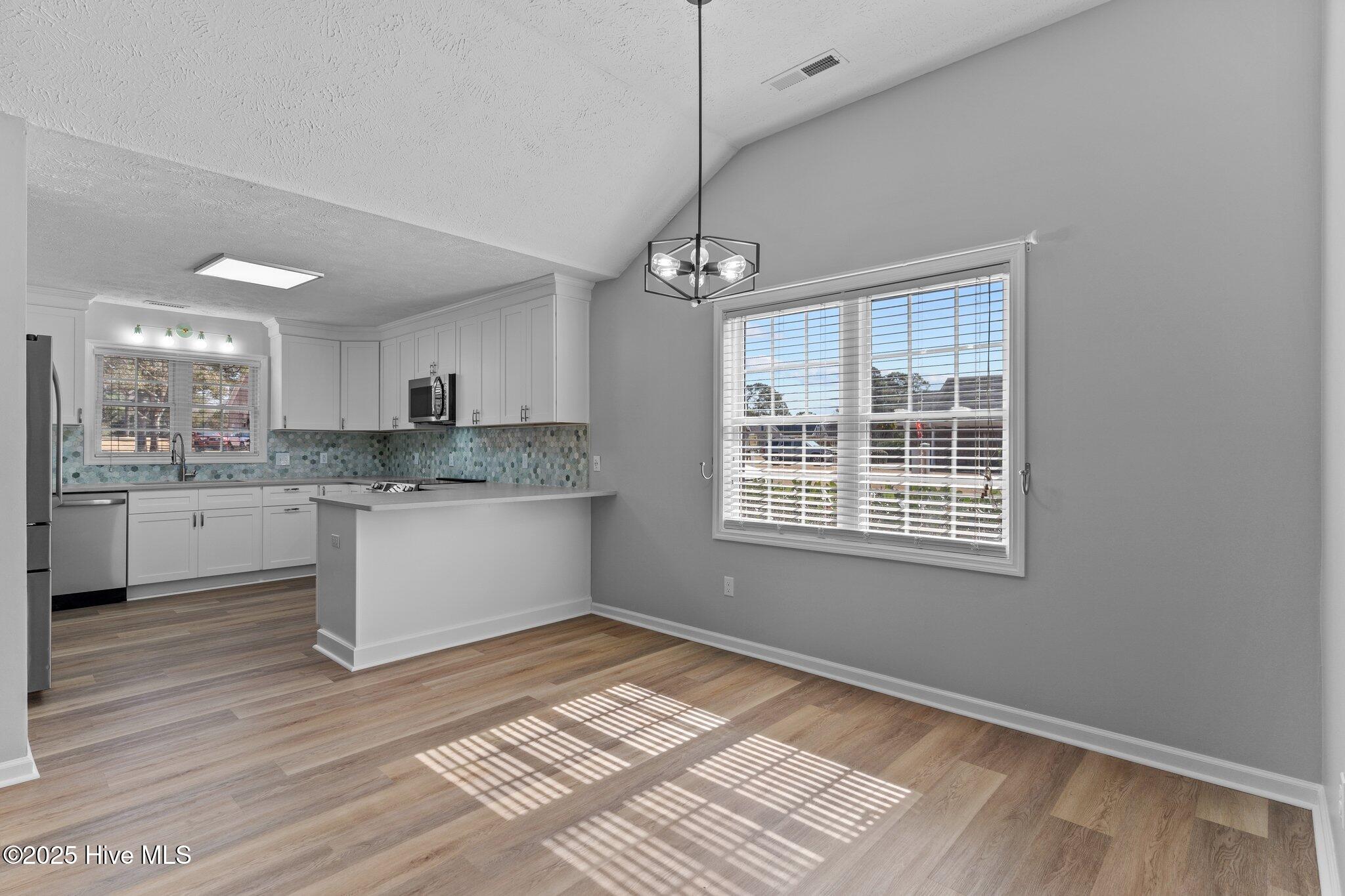 100540163 | Photo 10