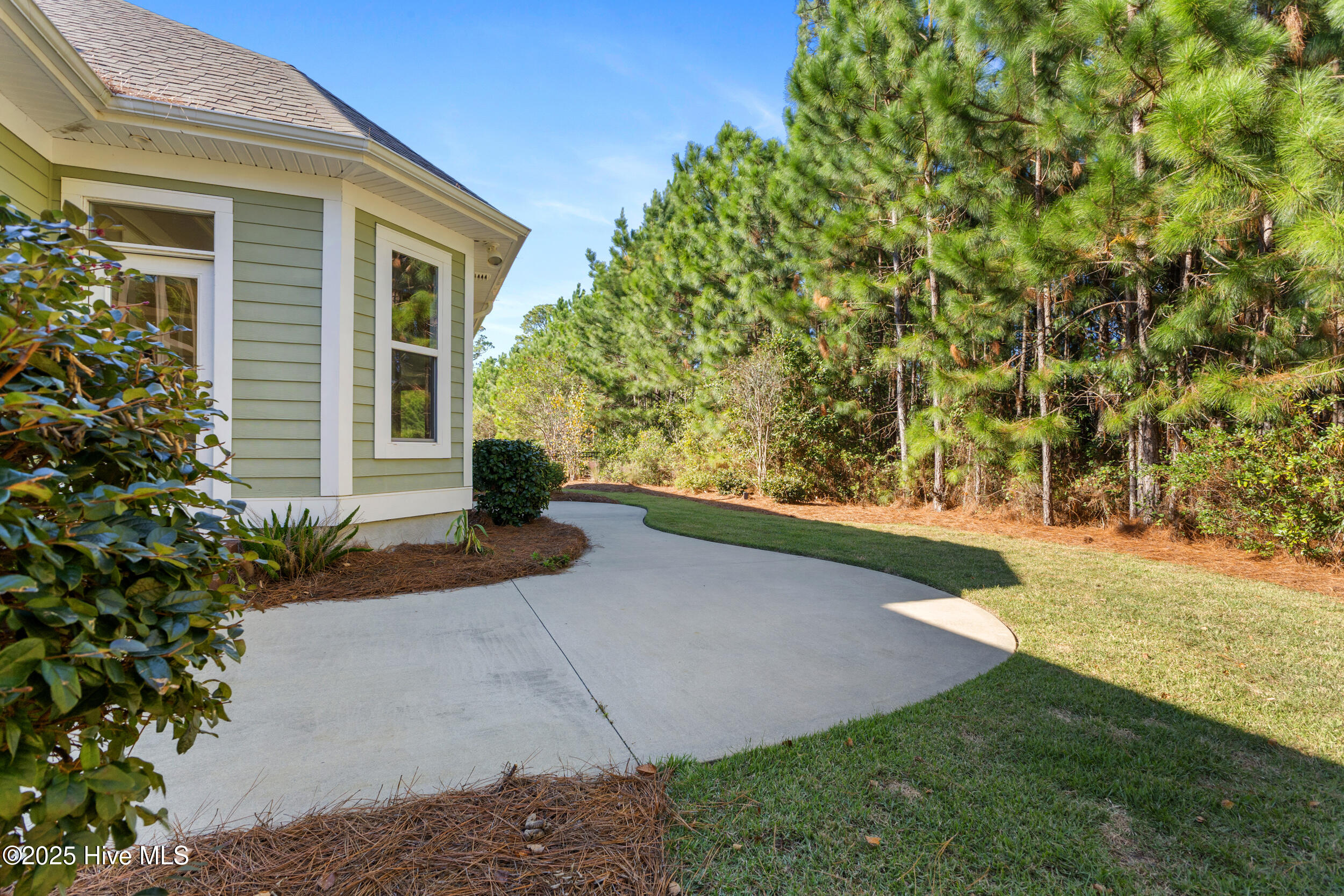 100549327 | Photo 45