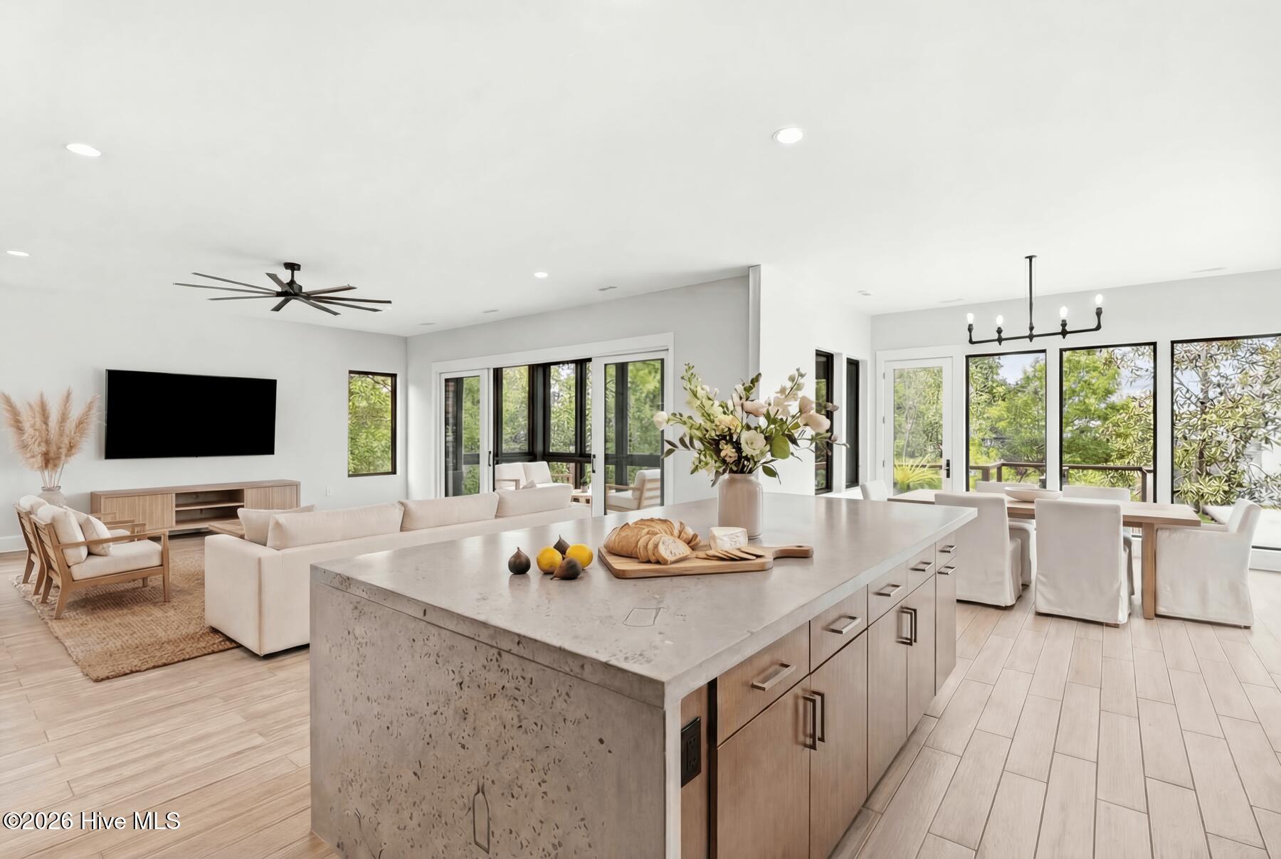 100566694 | Photo 11