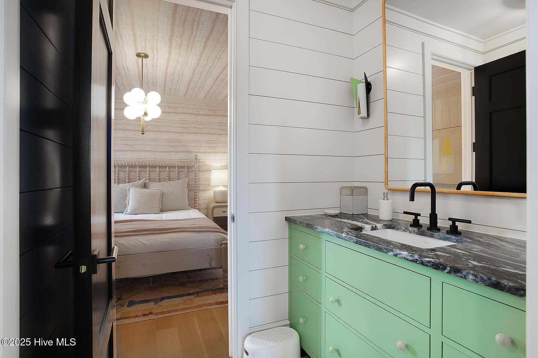 100528983 | Photo 29