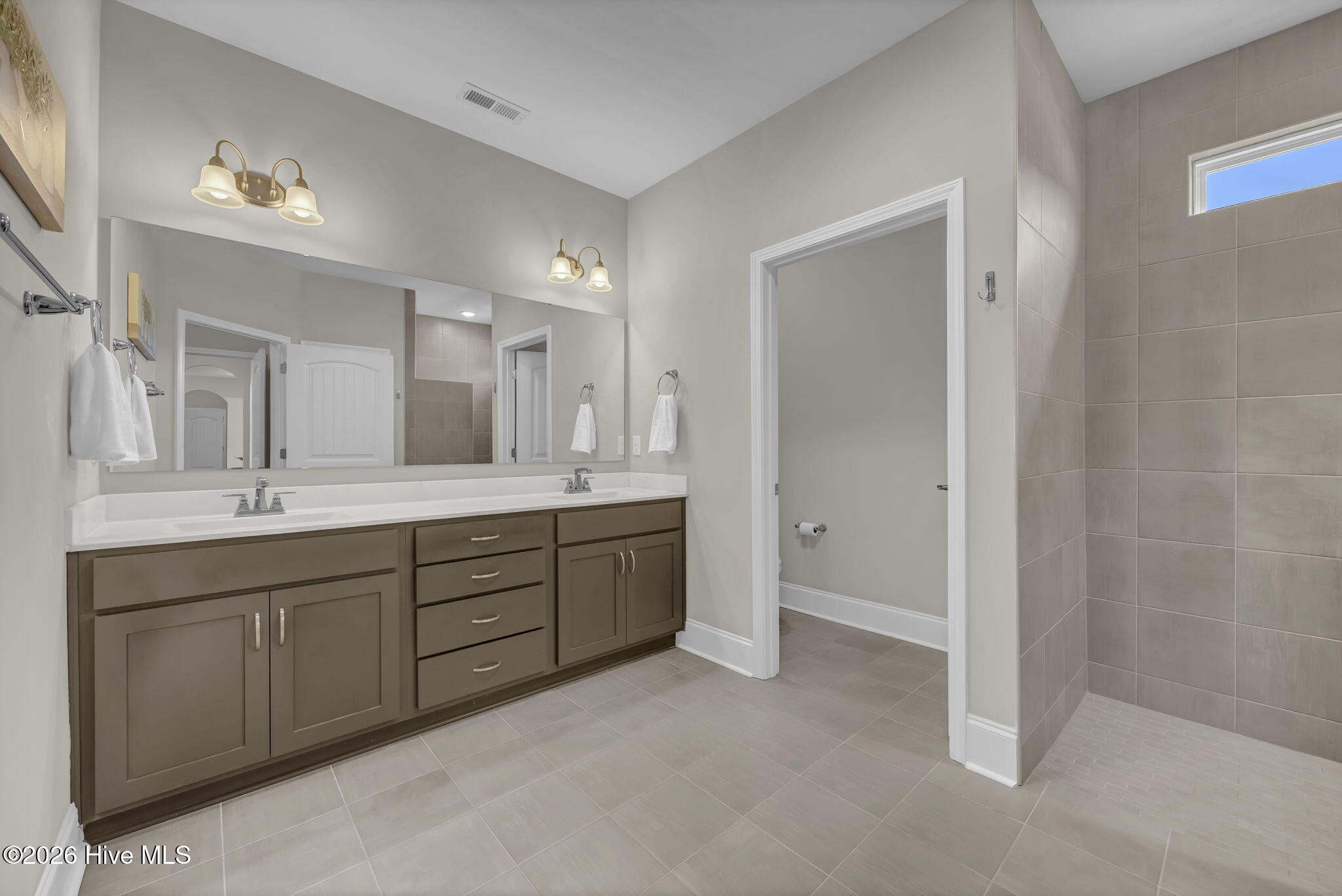 100564994 | Photo 19