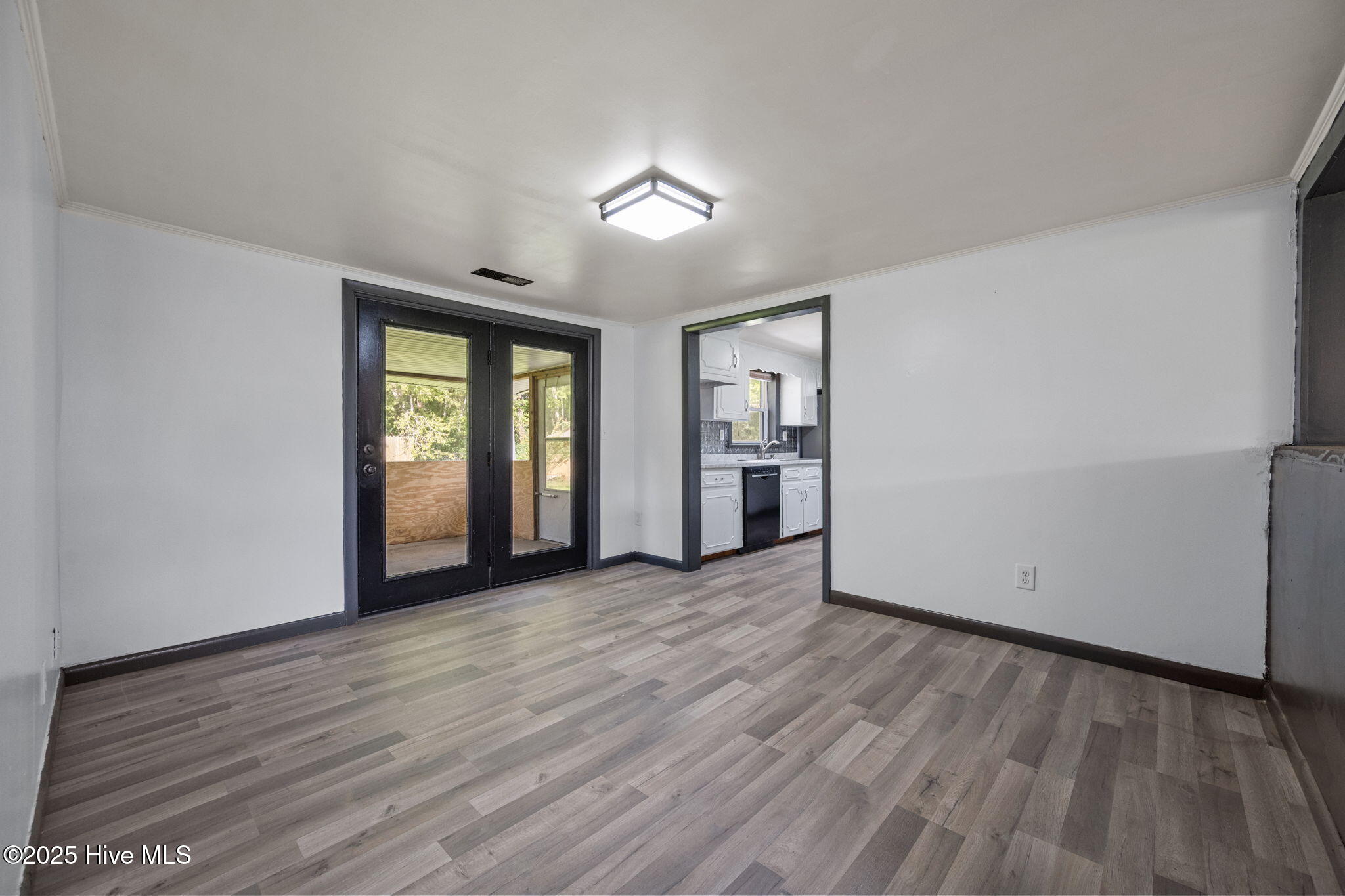 100534081 | Photo 12