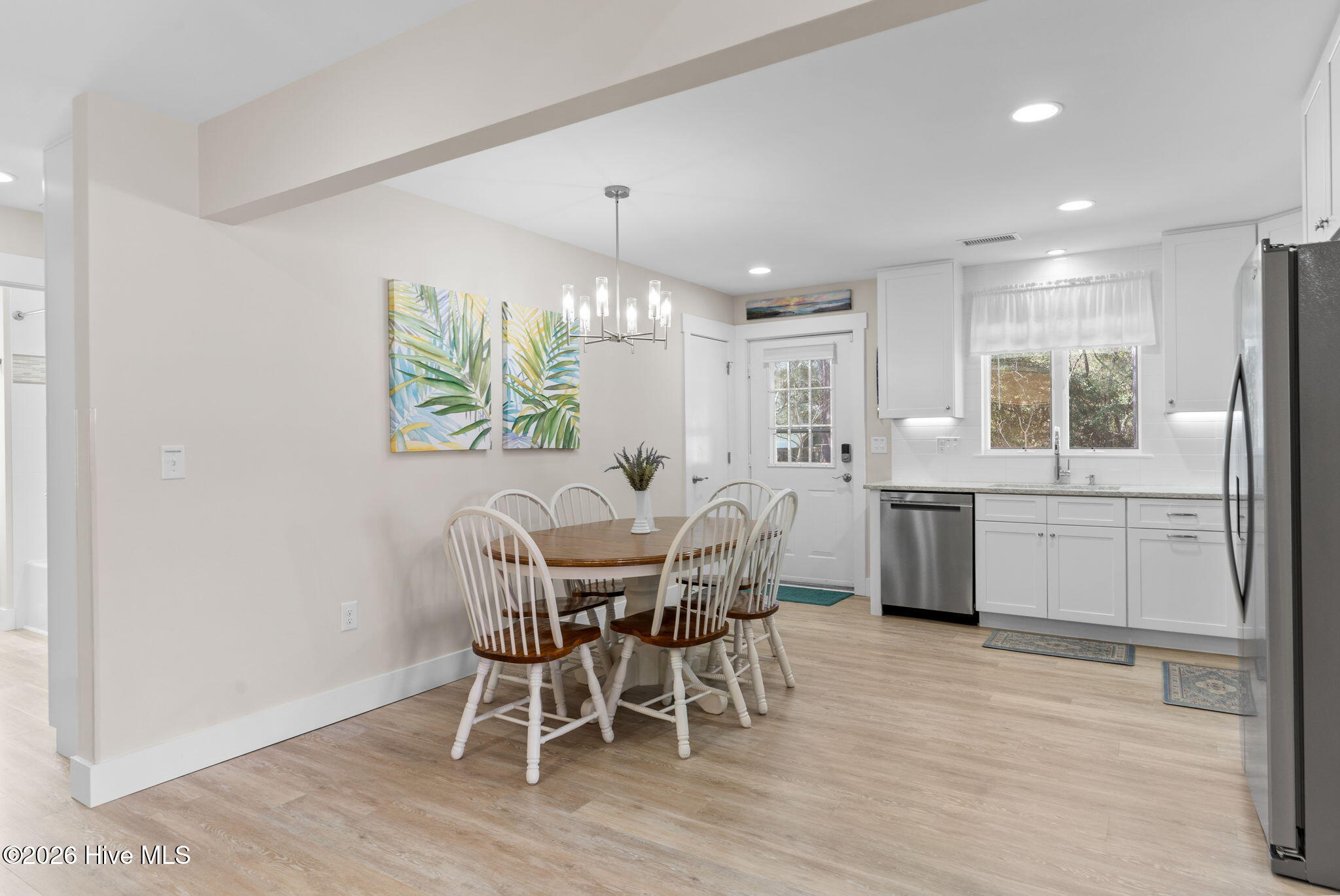 100562646 | Photo 18