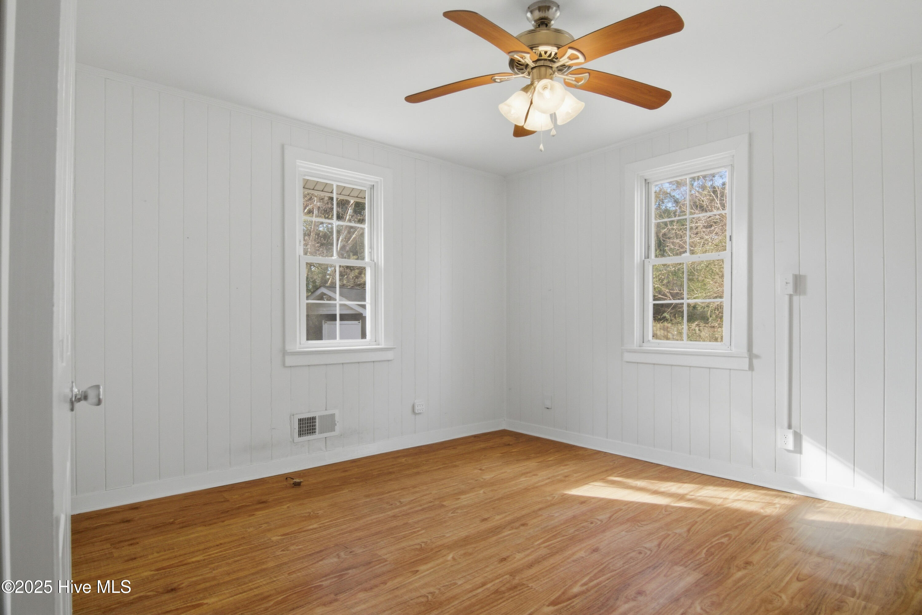 100546827 | Photo 13