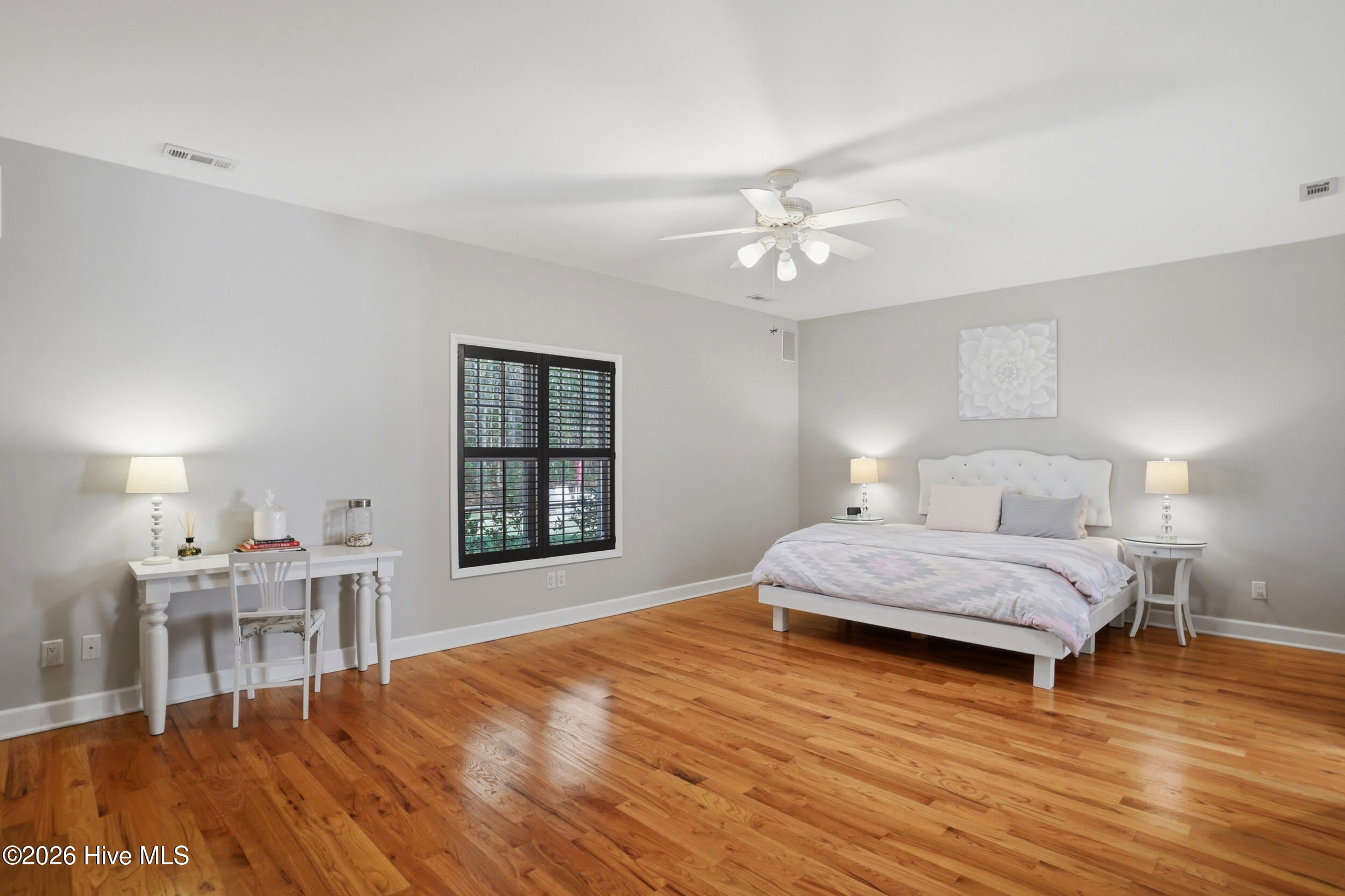 100563300 | Photo 21