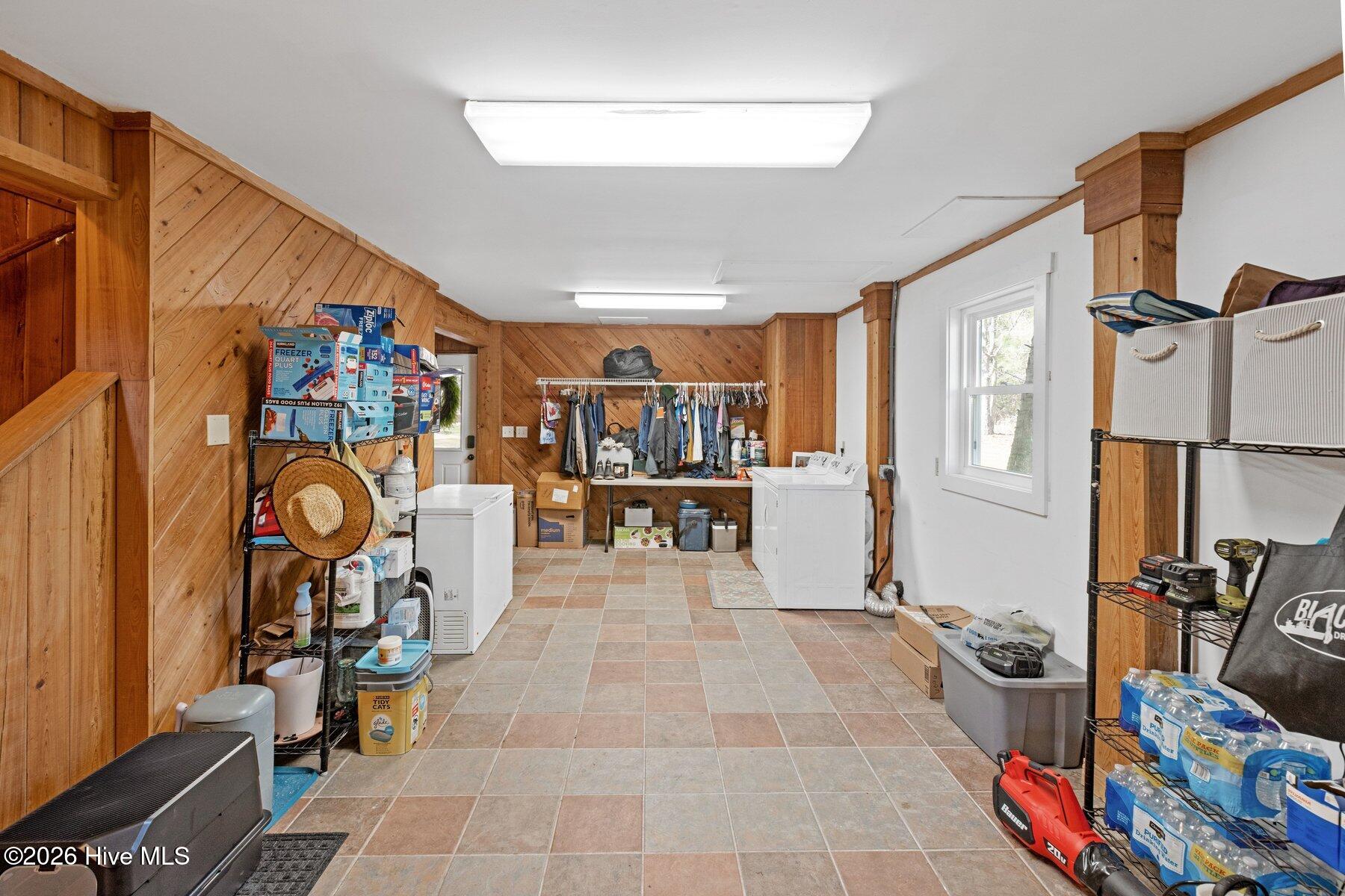 100559463 | Photo 38