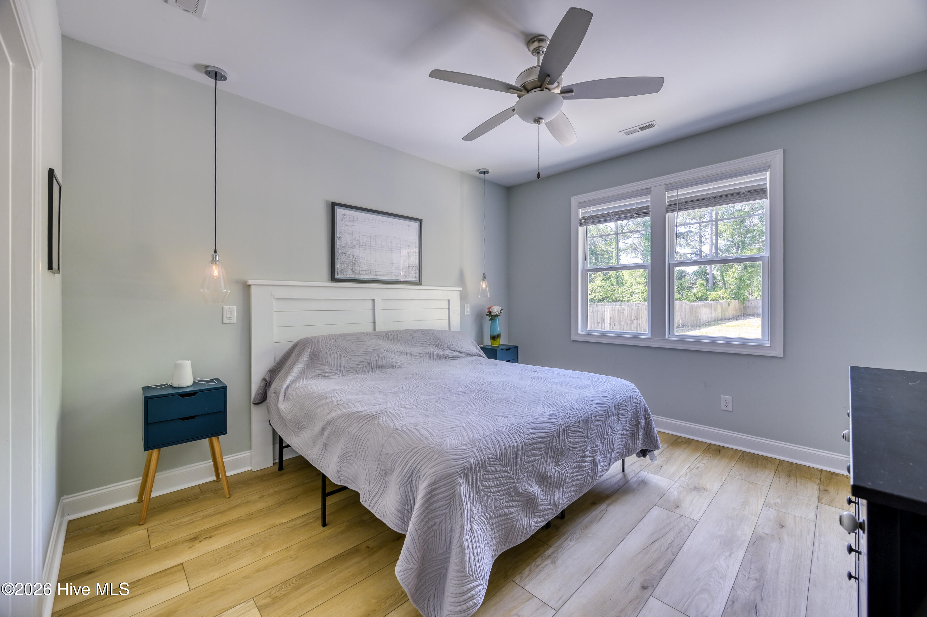 100569284 | Photo 24