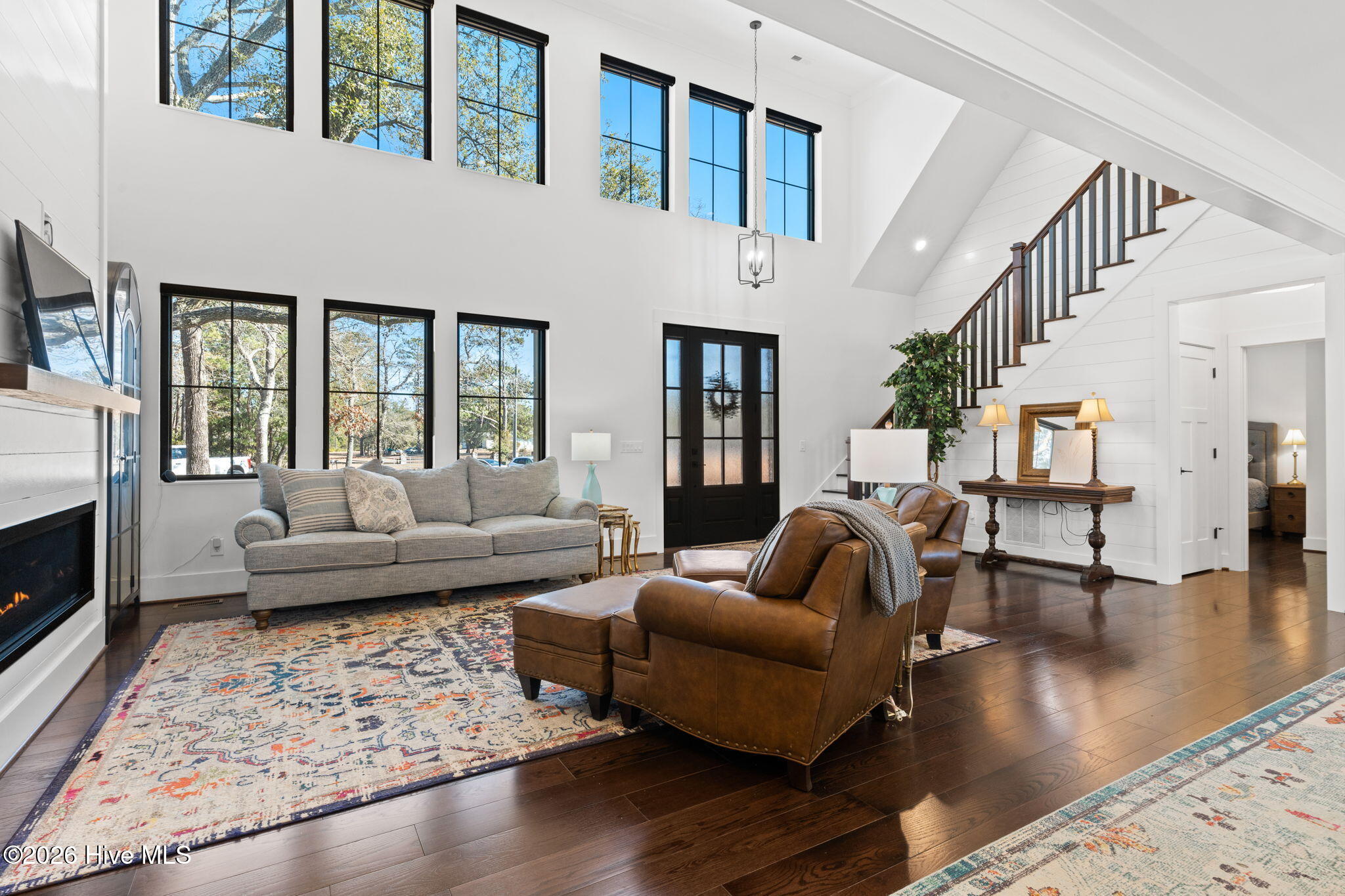 100554419 | Photo 33