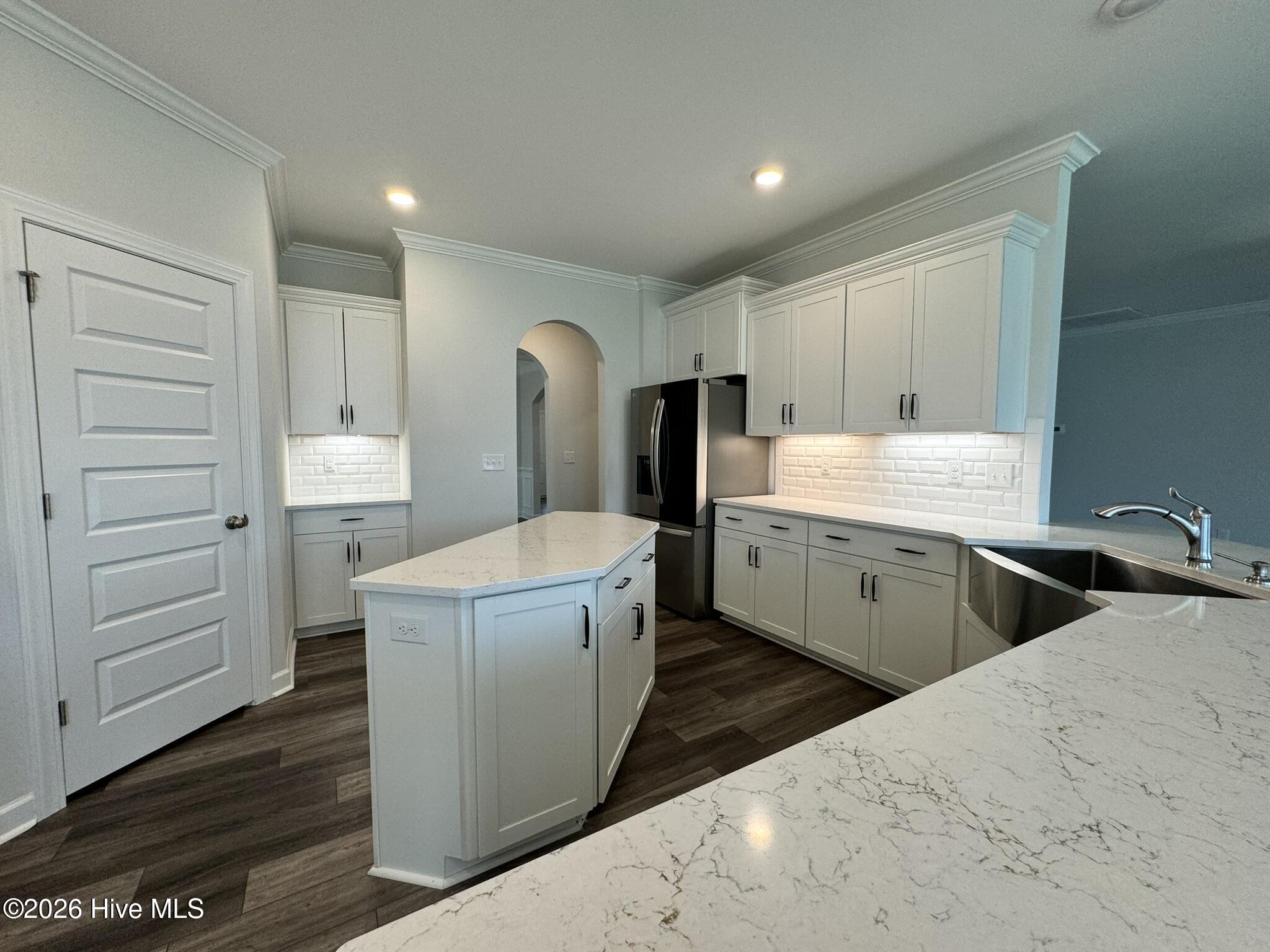 100558749 | Photo 12