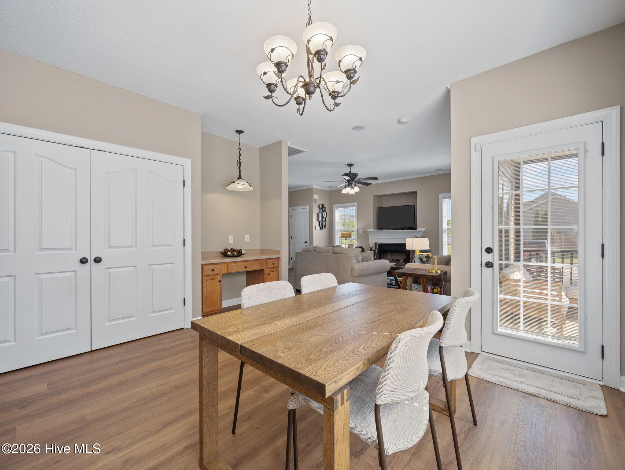 100569646 | Photo 11