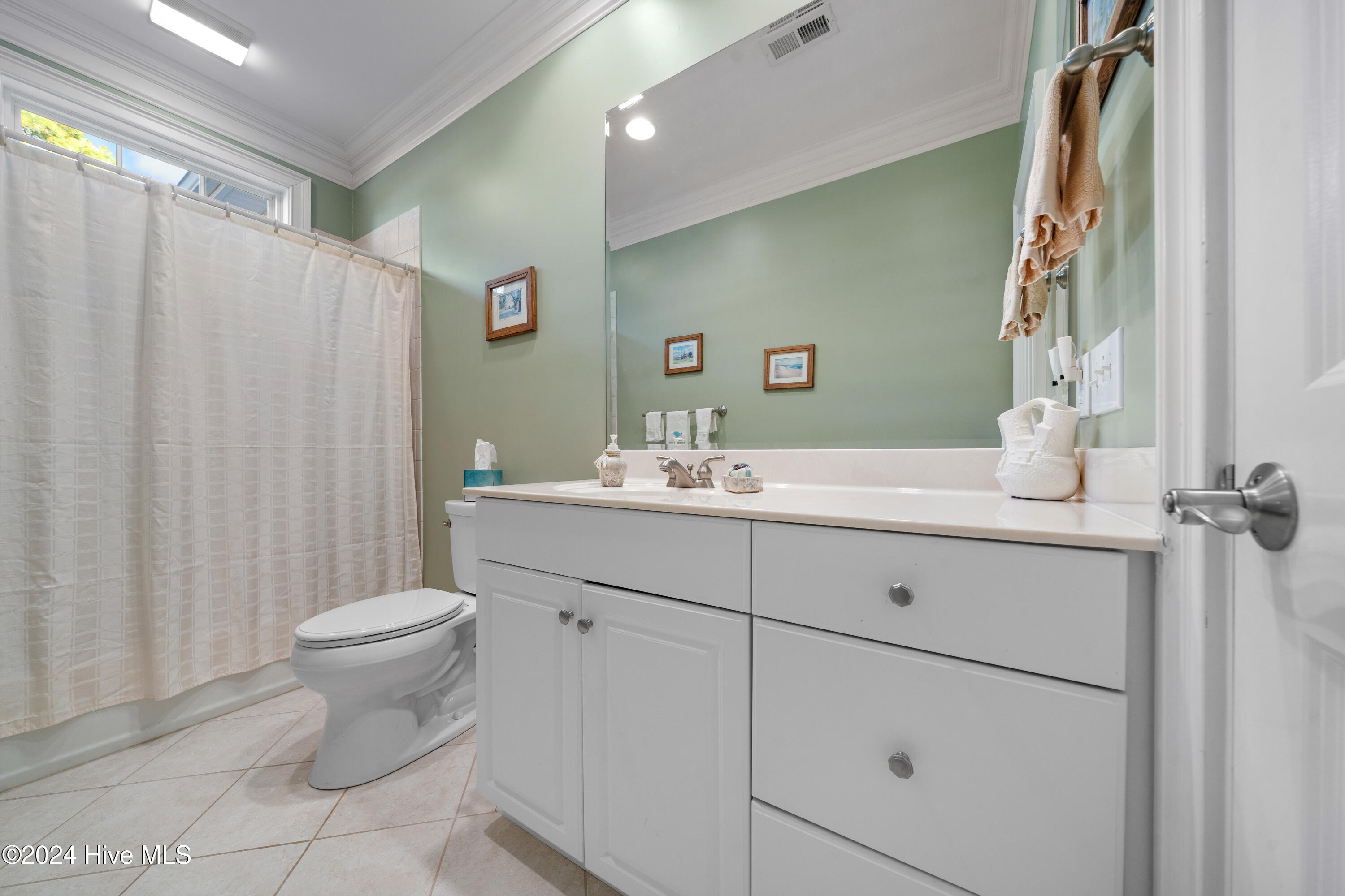 100480816 | Photo 22