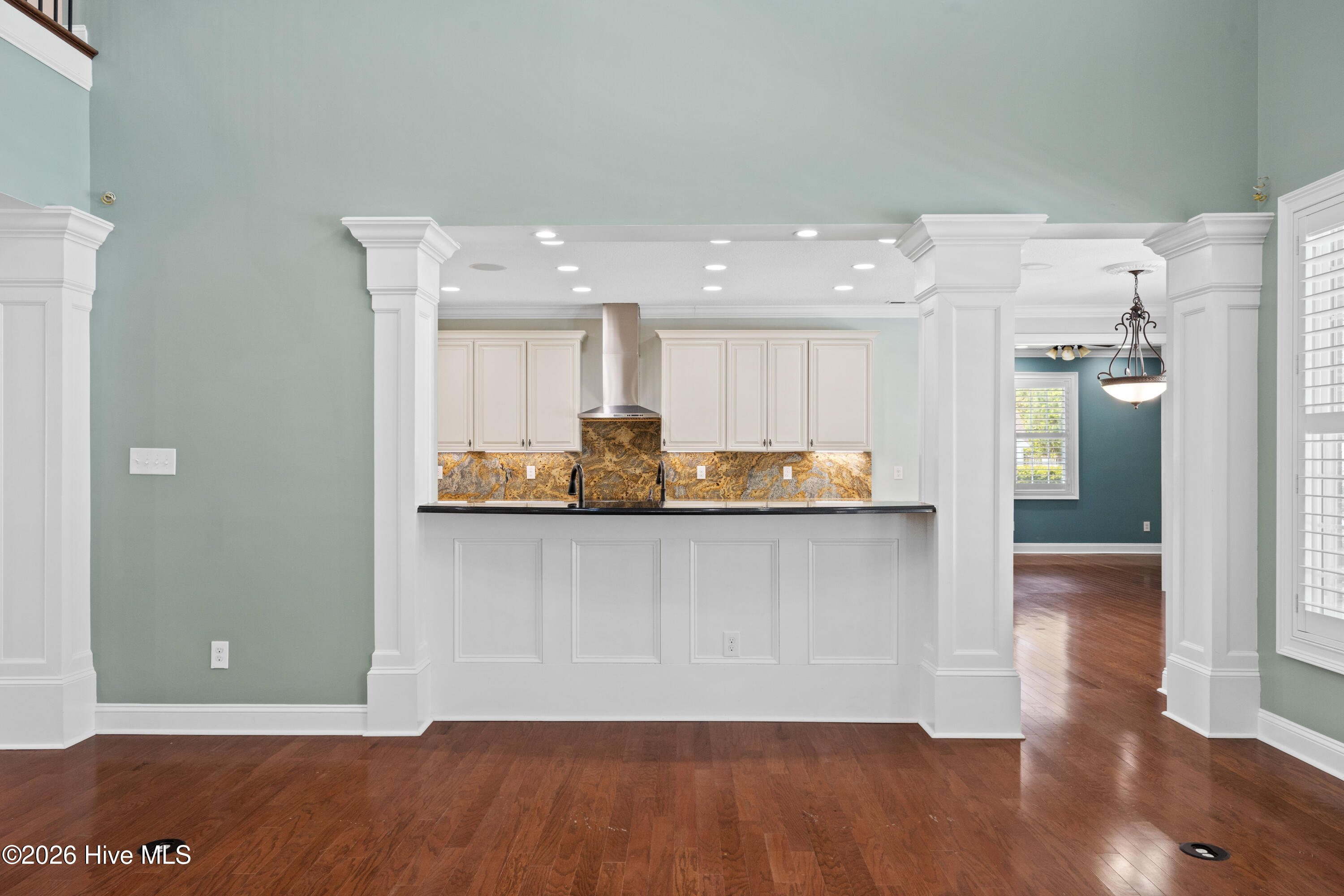 100565289 | Photo 17