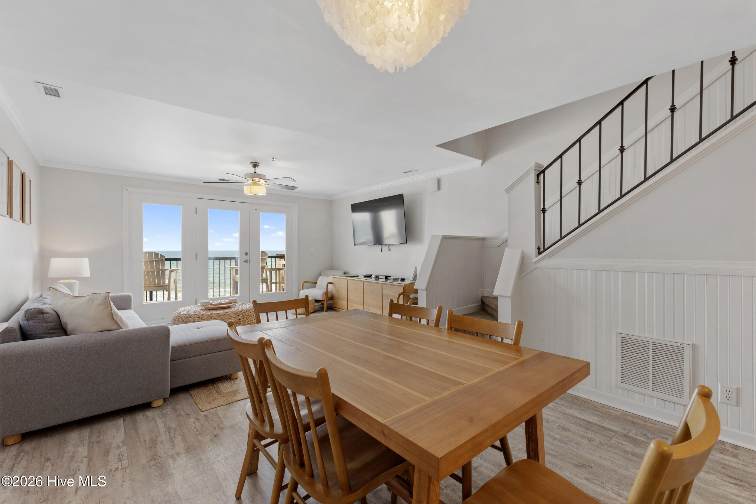 100566139 | Photo 15