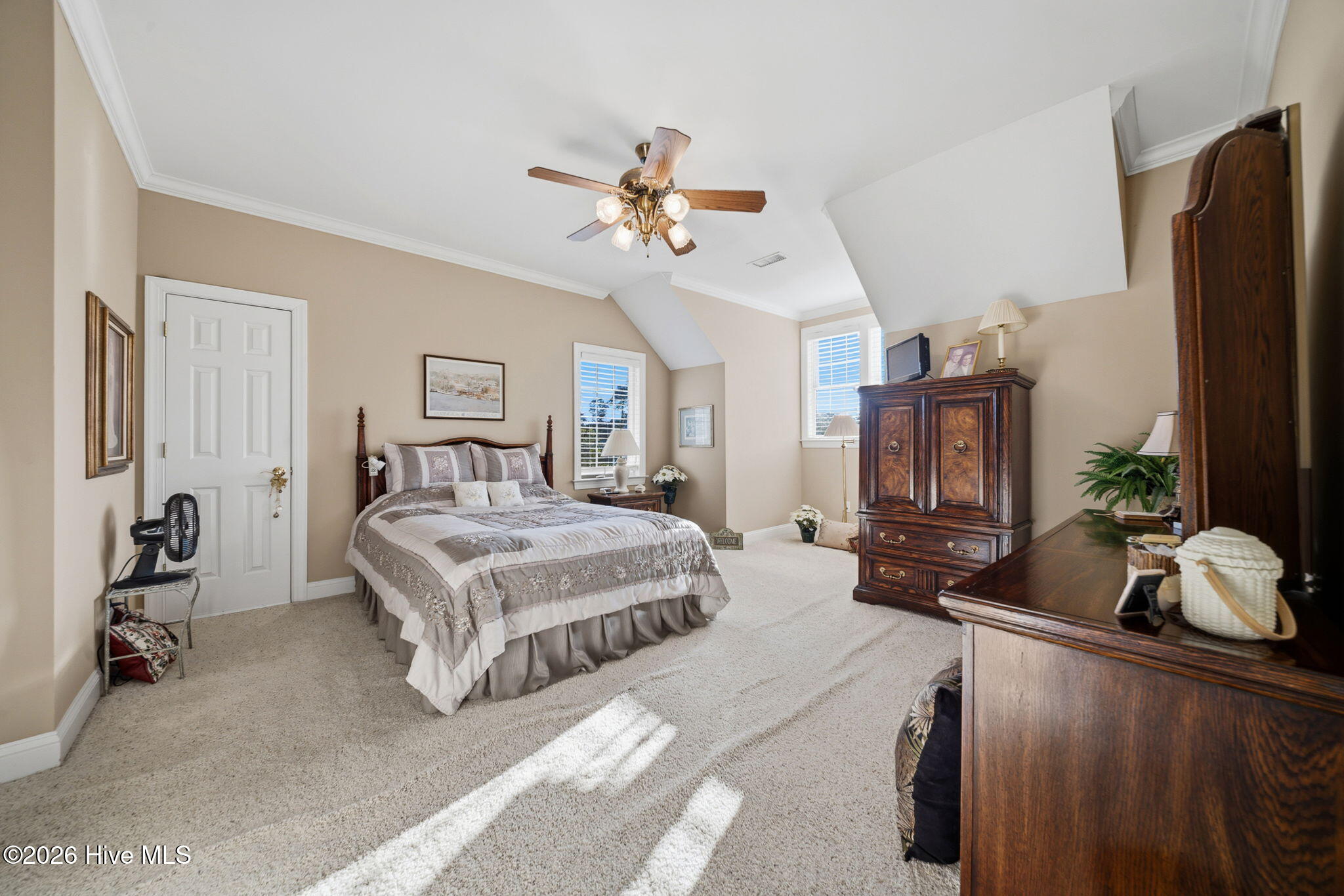 100570394 | Photo 66