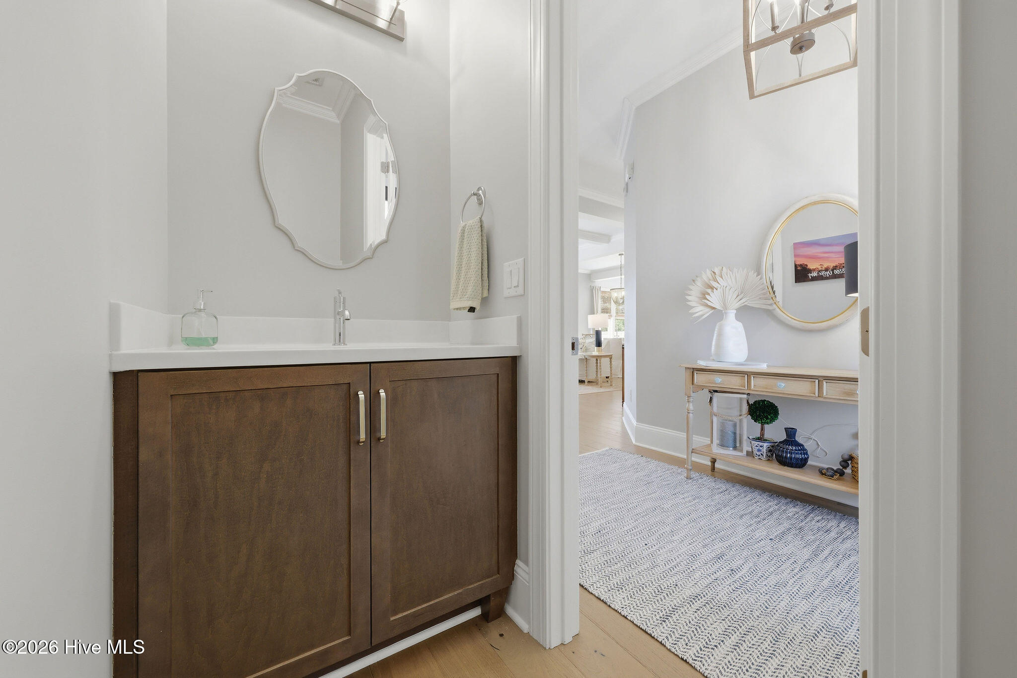 100569190 | Photo 43