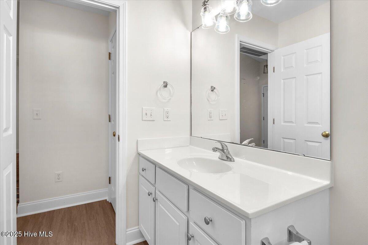 100547110 | Photo 35