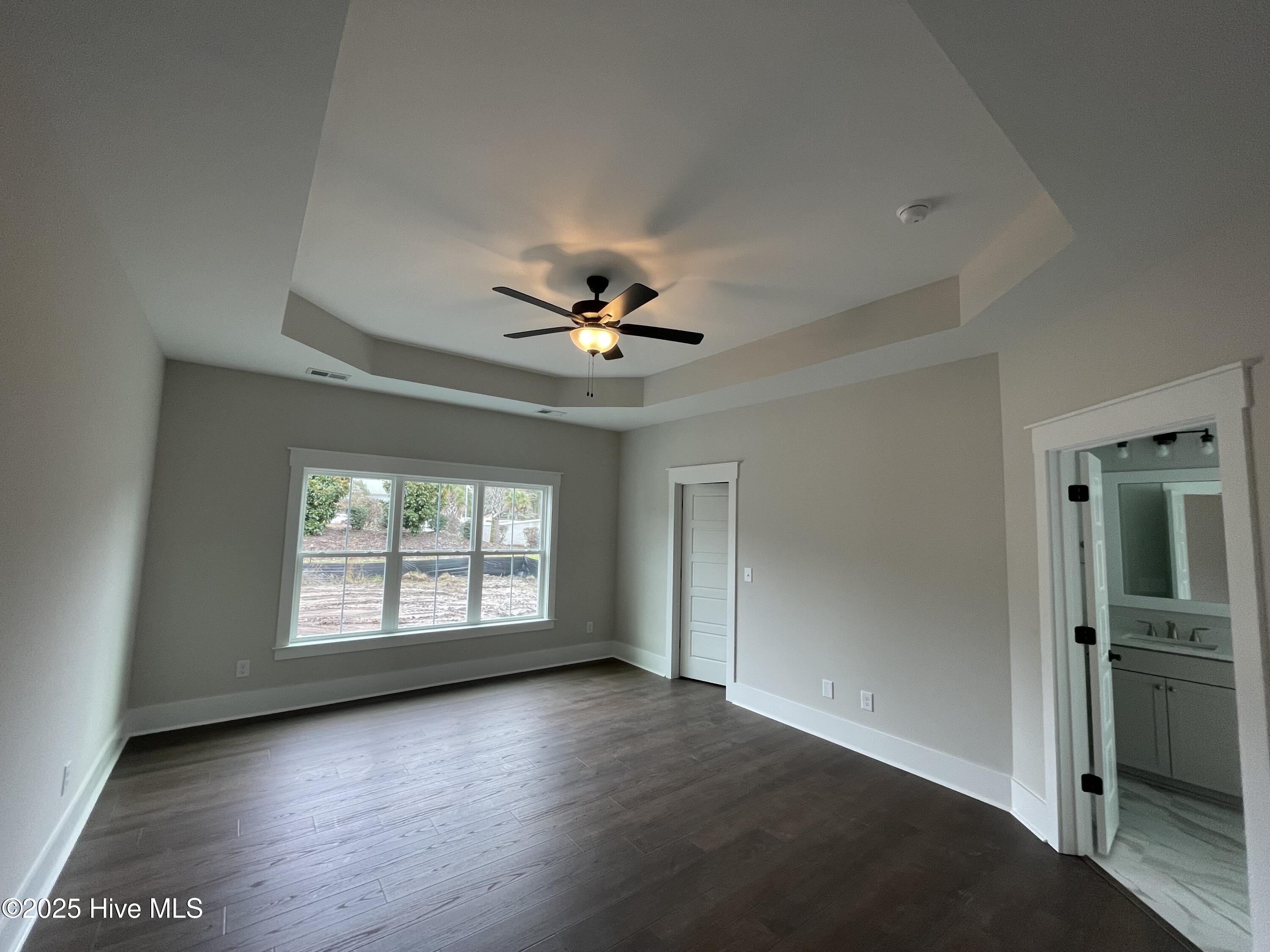 100530359 | Photo 11