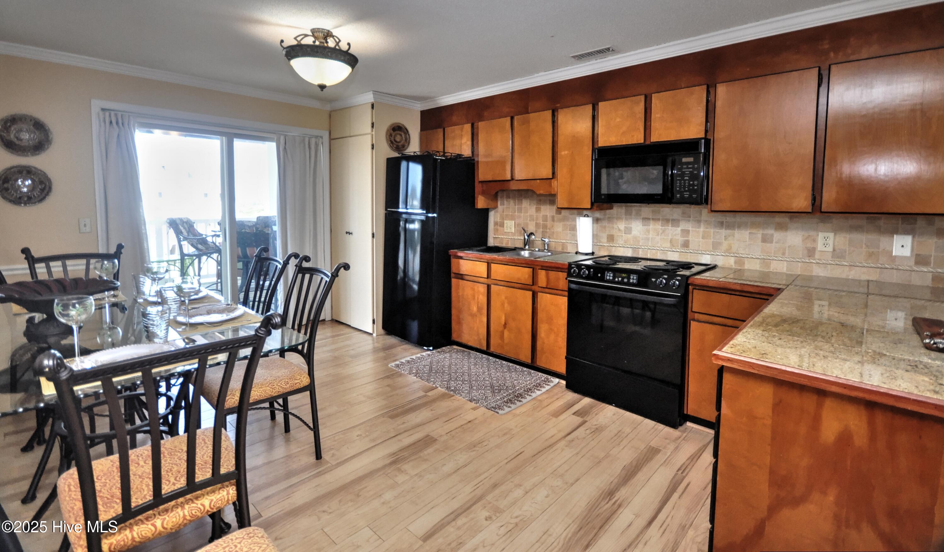 100511603 | Photo 13