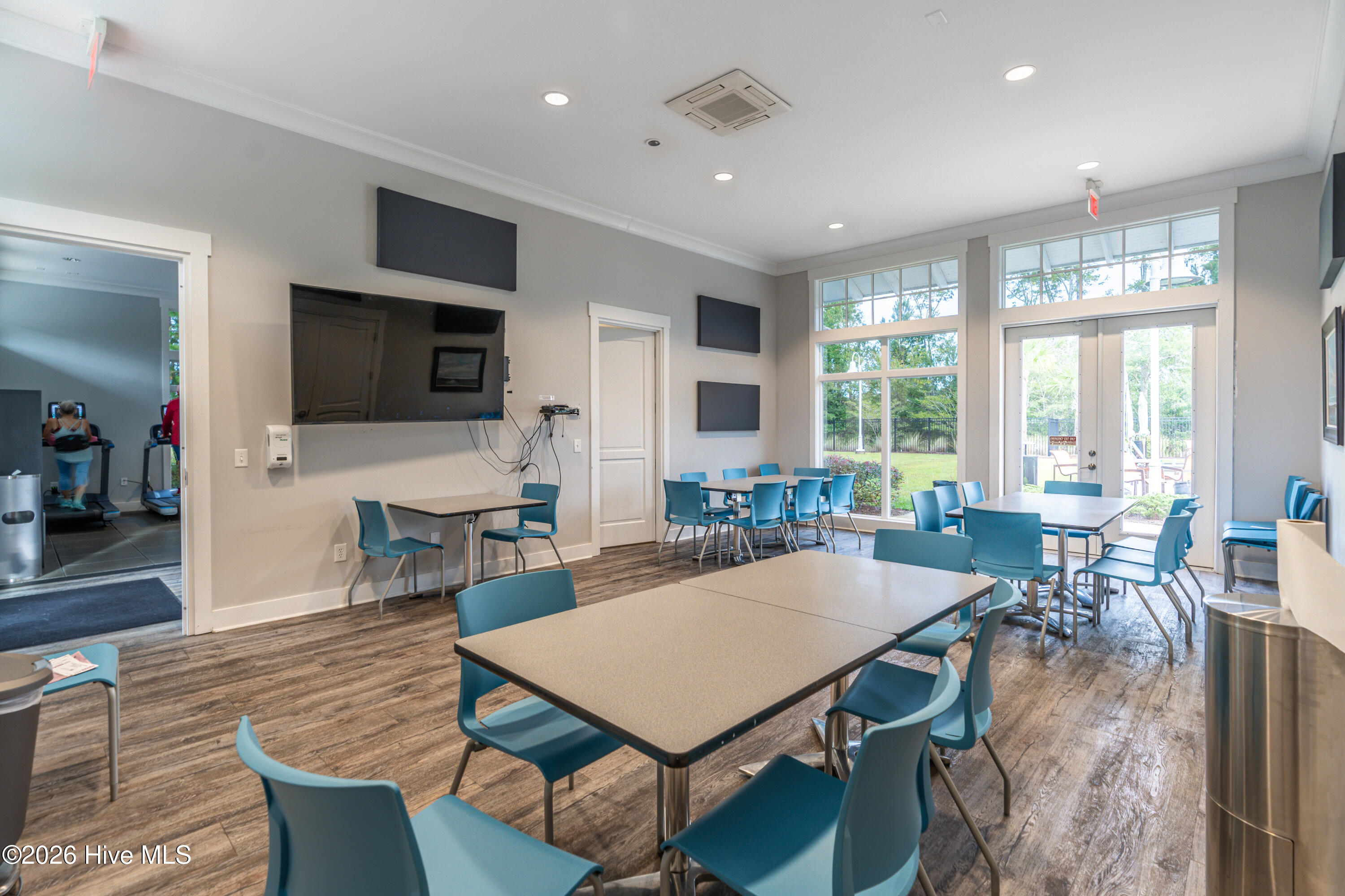 100567650 | Photo 58