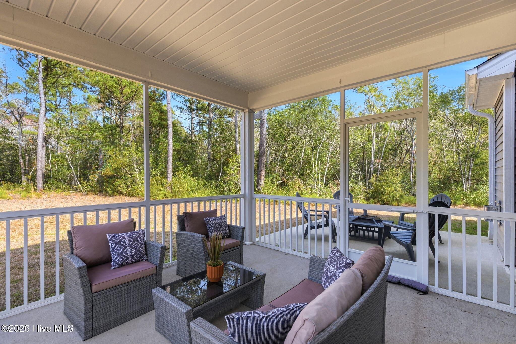 100558926 | Photo 46