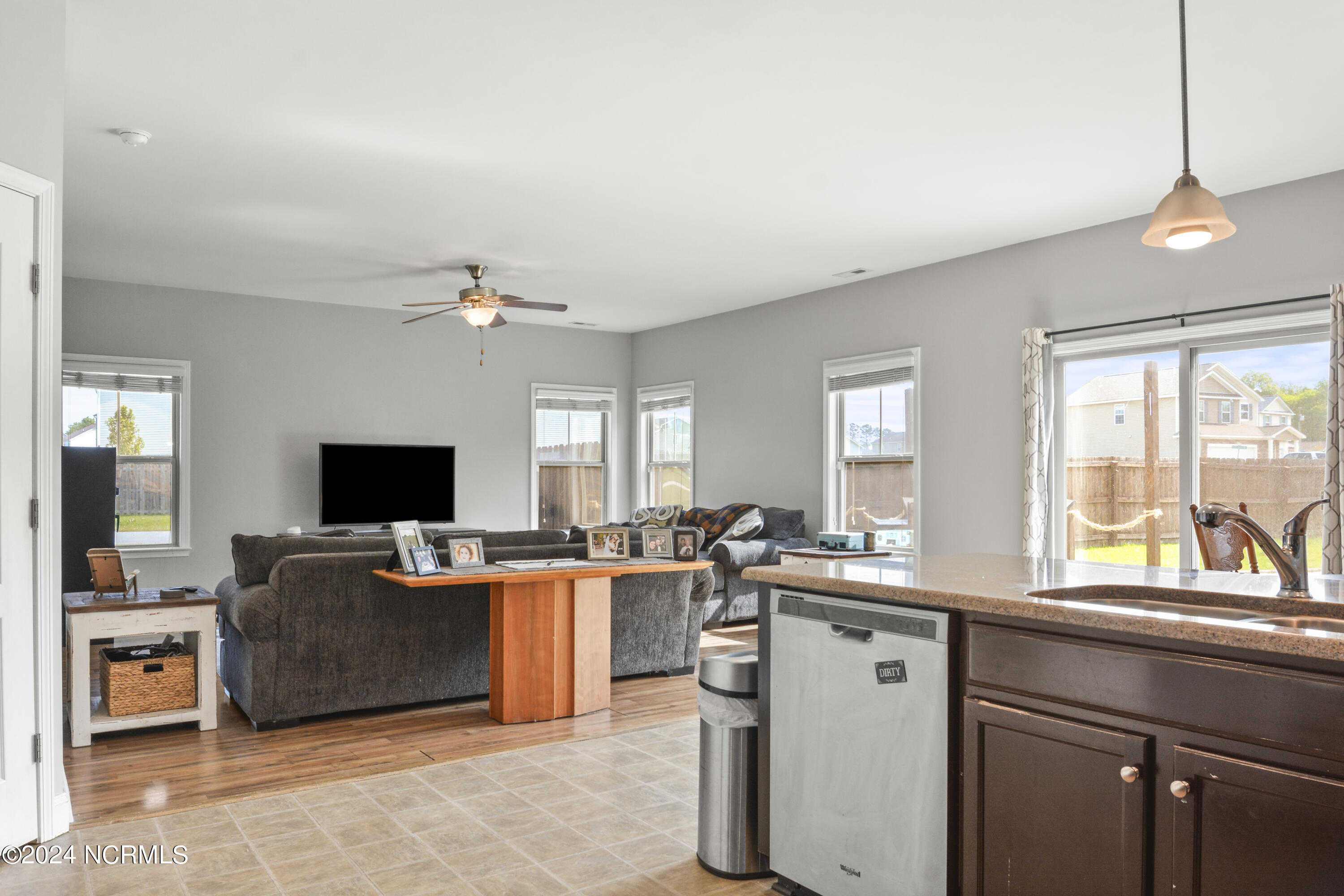 100566117 | Photo 21