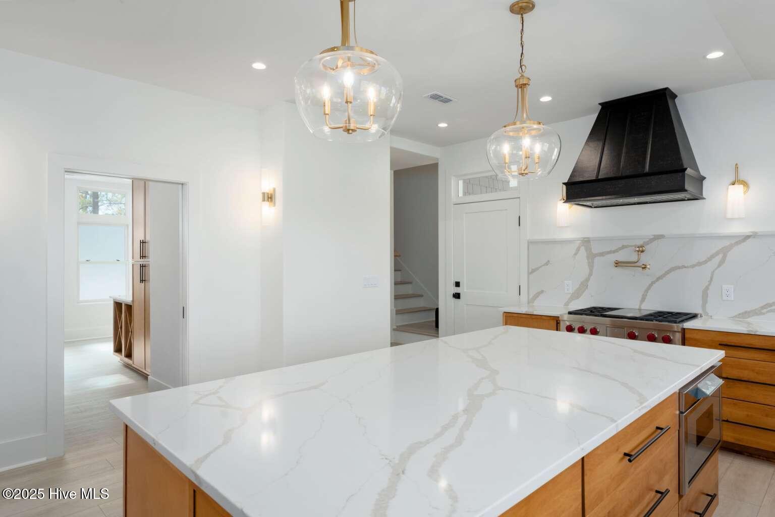 100541892 | Photo 23