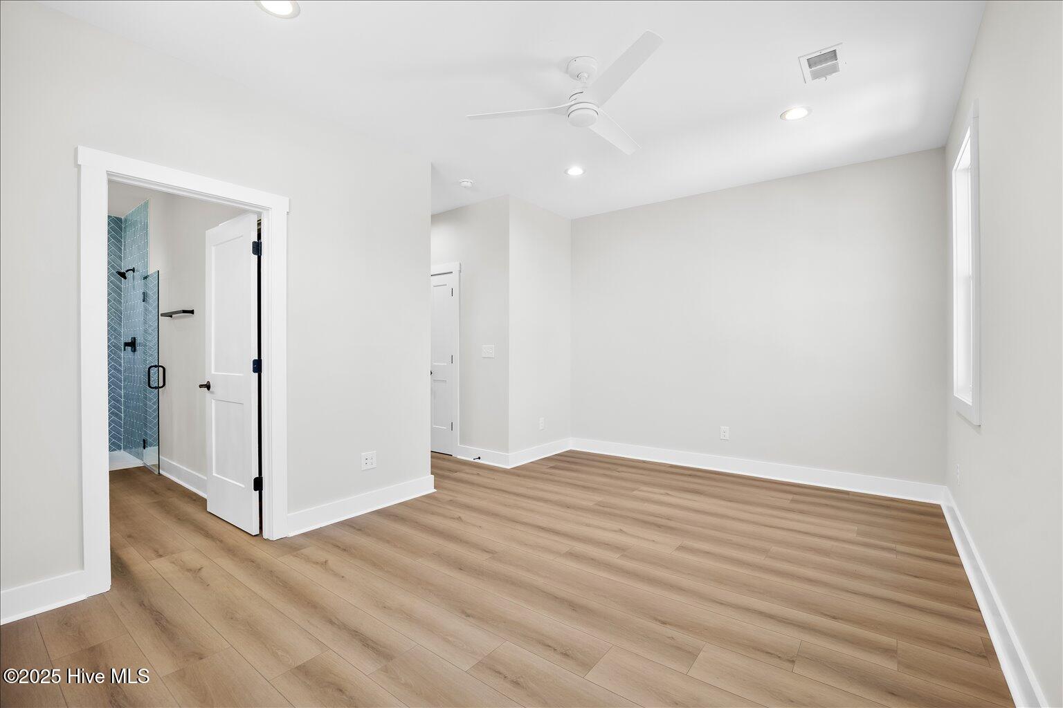 100537891 | Photo 10