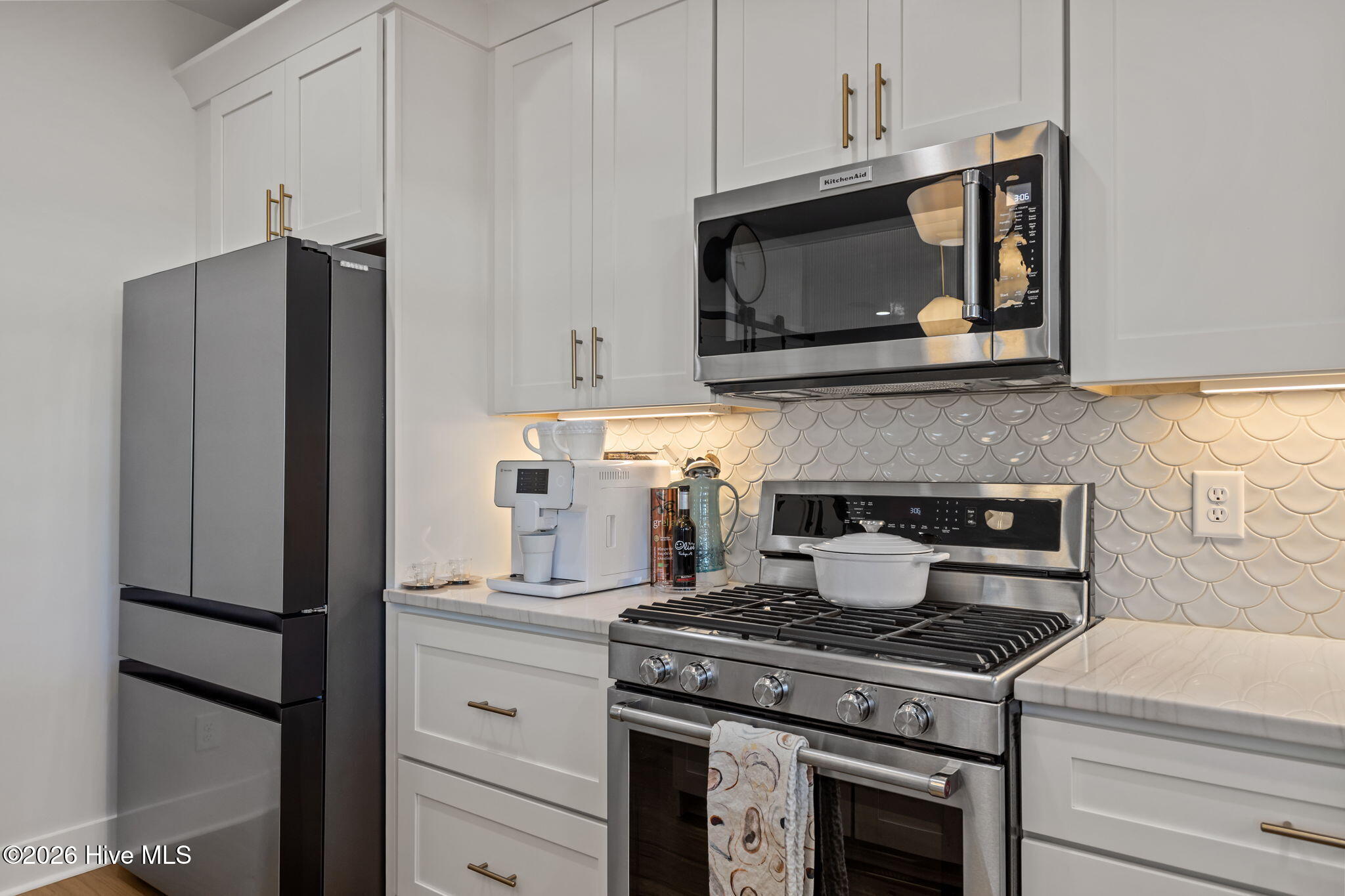 100569687 | Photo 16