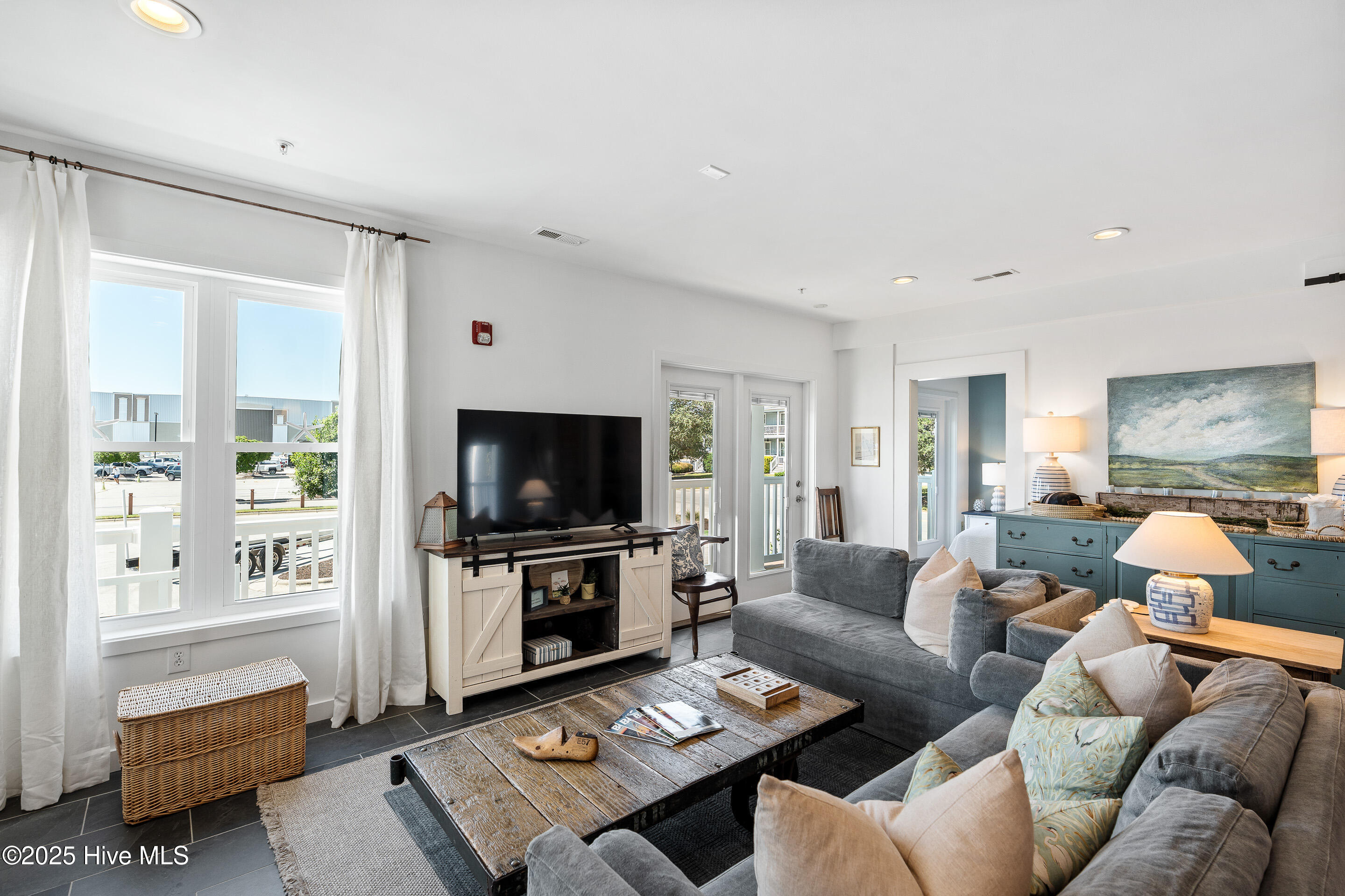 100559399 | Photo 13