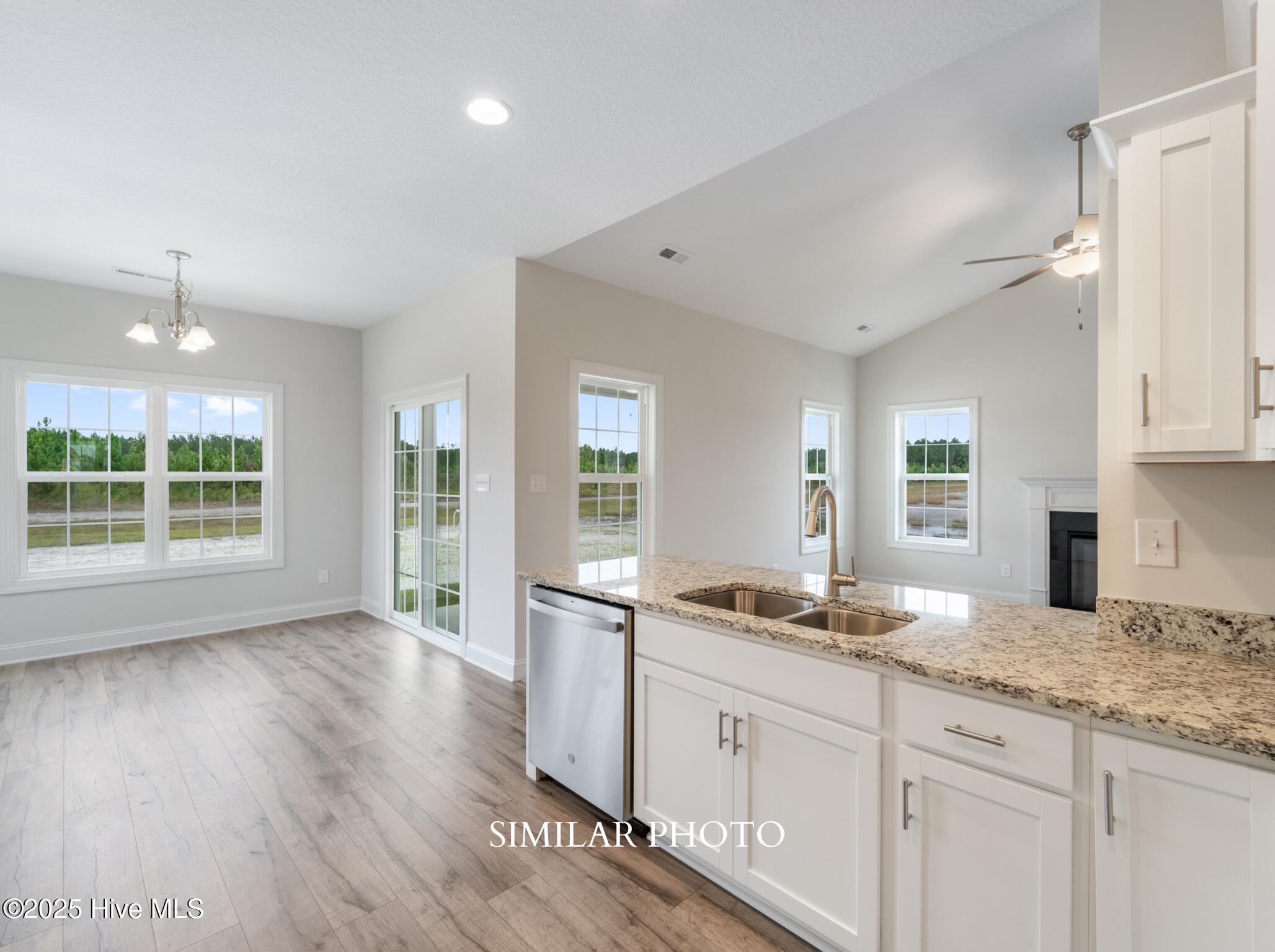 100535928 | Photo 13